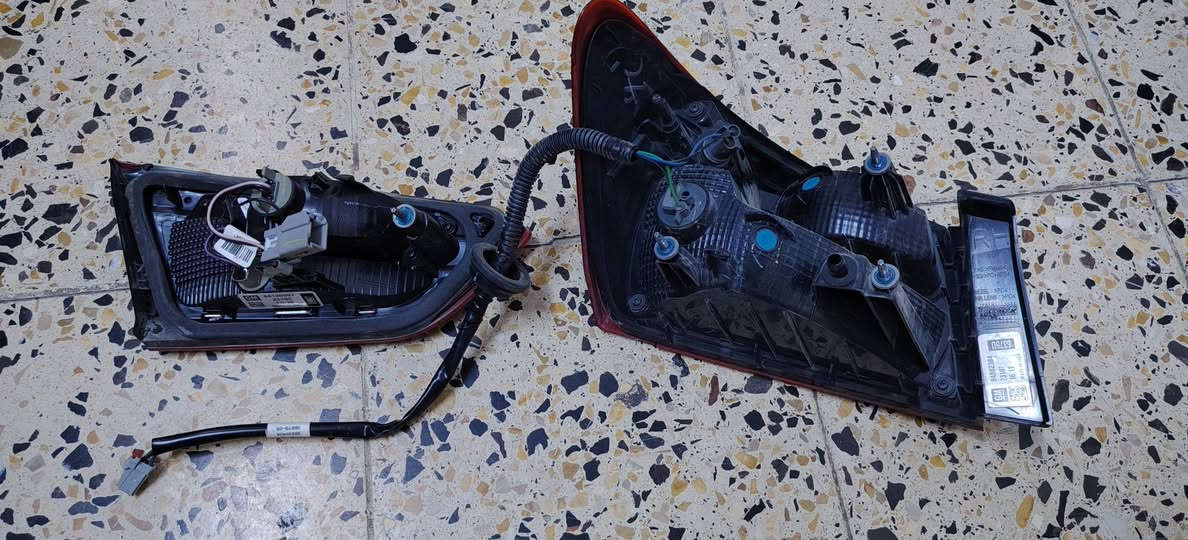 السلام عليكم
بكلايت ماليبو اصلي الثابت والمتحرك جهة عكس السايق
بيهن كسر بالجامة مواگع منهن شي بس كسر الي ياخذه يصلحه مبين بالصور
 القواعد نظيفه مبيهن كسر ابد سعرهن ٥٠ الف للتواصل
*********** وموجود واتساب
