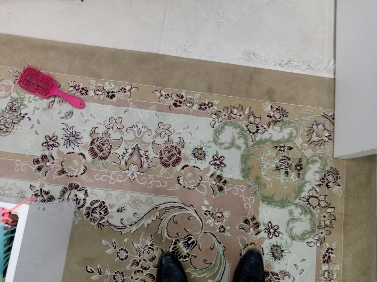 للبيع ثلاث سرير نوم وكنتور وزوليه و مرايه الكل2030المكان كزنزان ***********
