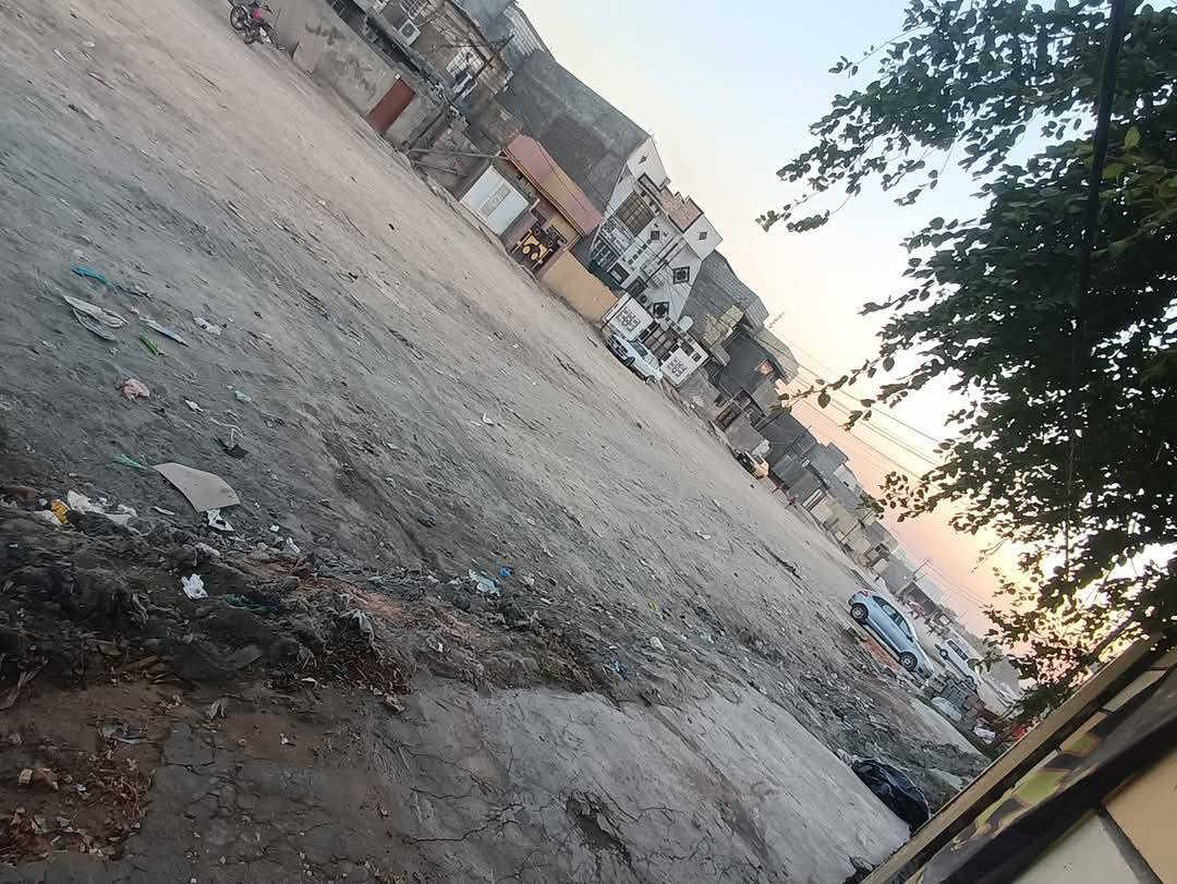 السلام عليكم 
بيت للبيع المواصفات داخل الصوره عرض الشارع 30 الواجهه 7 ونص و النزال 30 للاستفسار الاتصال على الرقم 
 ‏‪***********‬‏ أو مراسله خاص ماسنجر السعر مناسب جداً
