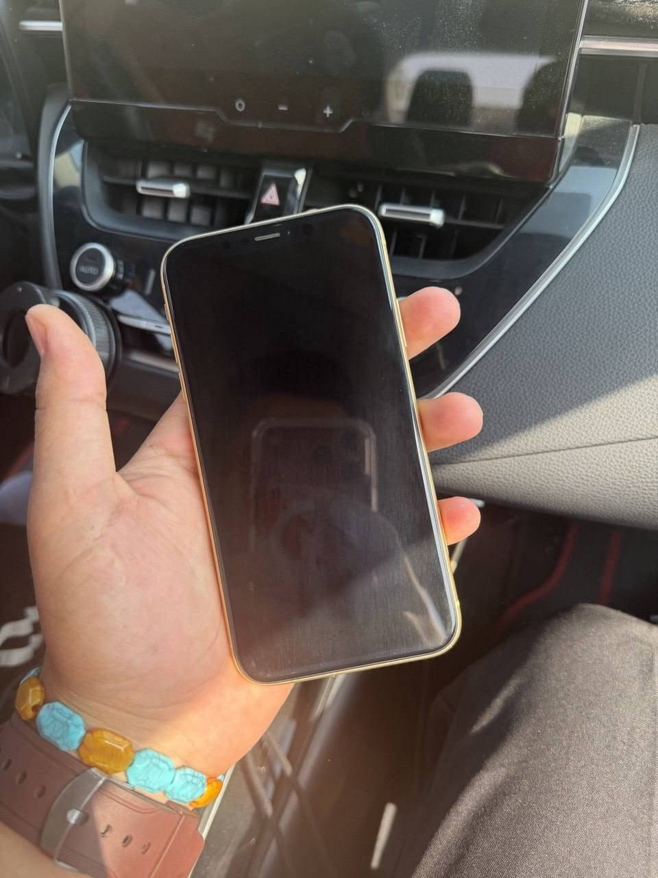 سلام عليكم Xr للبيع
لون ليموني 🍋 
ذاكره 128
بطاريه 84
جهاز لا مفتوح ولا مصلح ونضيف جدا
السعر 200 وبيه مجال
مكاني بغداد البياع
رقم للتواصل ***********

نص مكتوب في الصور:
- ٢:١١
- ٥٤
- البطارية
- حالة البطارية والشحن
- كما هو الحال مع البطاريات القابلة لإعادة الشحن، بطارية الهاتف قابلة للاستهلاك وتصبح أقل فاعلية مع الوقت. معرفة المزيد...
- الحد الأقصى للقدرة
- ٨٤٪
- هذا قياس لقدرة البطارية مقارنة بقدرتها عندما كانت جديدة. قد تتسبب القدرة المنخفضة بتقليل ساعات الاستخدام بين عملية الشحن والأخرى.
- أقصى قدرة للأداء
- تدعم بطاريتك حالياً الأداء الطبيعي وقت الذروة.
- شحن البطارية المحسن
- للحد من استنزاف عمر البطارية، يتعلم الـ iPhone من عادات الشحن اليومية، بحيث ينتظر ولا يتجاوز ٨٠٪ حتى يحين موعد حاجتك إلى استخدامه.