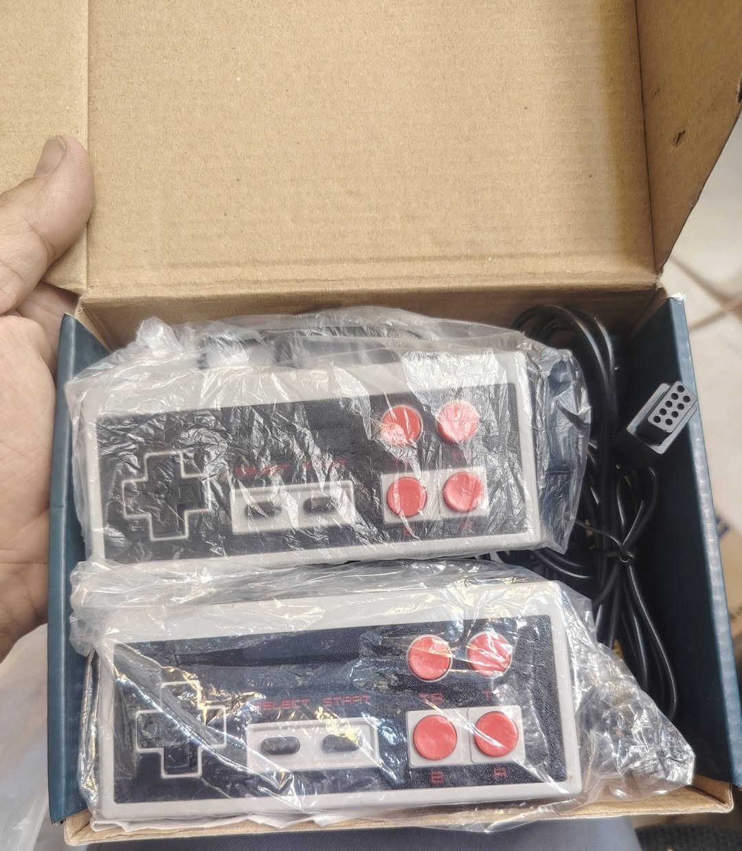 جهاز العاب اتاري 

مبرمج العاب 620 لعبه 

سعر 25 الف دينار 

للتواصل والاستفسار ***********

توصيل كل العراق 5 الاف دينار
