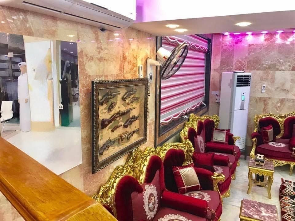 السلام عليكم
دار للبيع في بغداد جسر ديالى القديم شارع الإطفاء
المساحة ٢٩٠
يحتوي الطابق الأرضي.. على استقبال ضيوف +غرفة طعام +صحيات +كراج +ويوجد داخل الكراج غرفة مخزن      

الطابق الثاني.. غرفة نوم +استقبال ضيوف +مطبخ +صالة+صحيات طرمة

الطابق الثالث غرف نوع عدد 4   +   صحيات
البناء حديث  وايضا جميع الدار من الطابق الأول إلى الاخير مرمر جدران وارضية
لأي استفسار *********** اتصل وتدلل
علما الدار يفرغ خلال اسبوع
