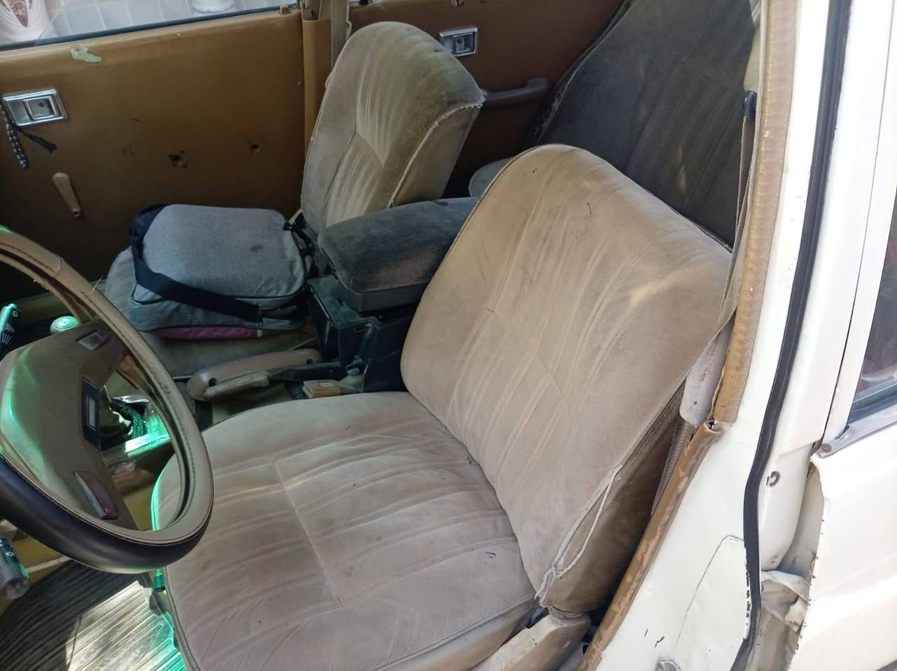 ١٩٨٠ جاهزة 
السعر ٢٢ بي مجال
العنوان ديالى 
***********
