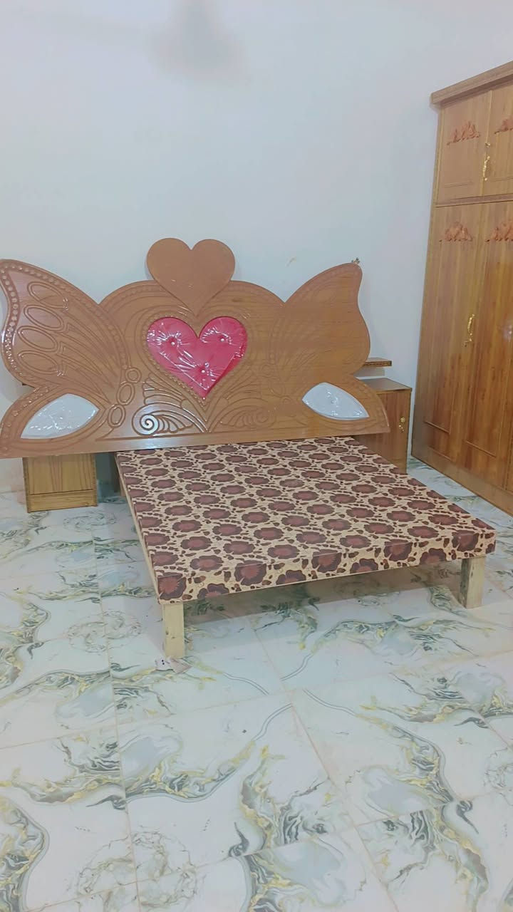 غرفه خشبا • نضيفه • خان نص عمود
