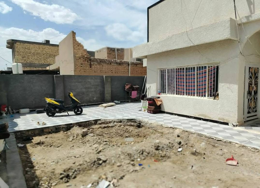 سلام عليكم
بيت طابو صرف للبيع ٣٠٠م ام العصافير 
صب كونكريت 
قرب الروضة العبير 
سنه البناء ٢٠٠٠ ترميم قبل أشهر 
غرفتين وصالة ومطبخ وبراني وصحيات داخليه وخارجيه
السعر ١٠٥ وبي مجال
للتواصل خاص و‏‪***********‬‏
