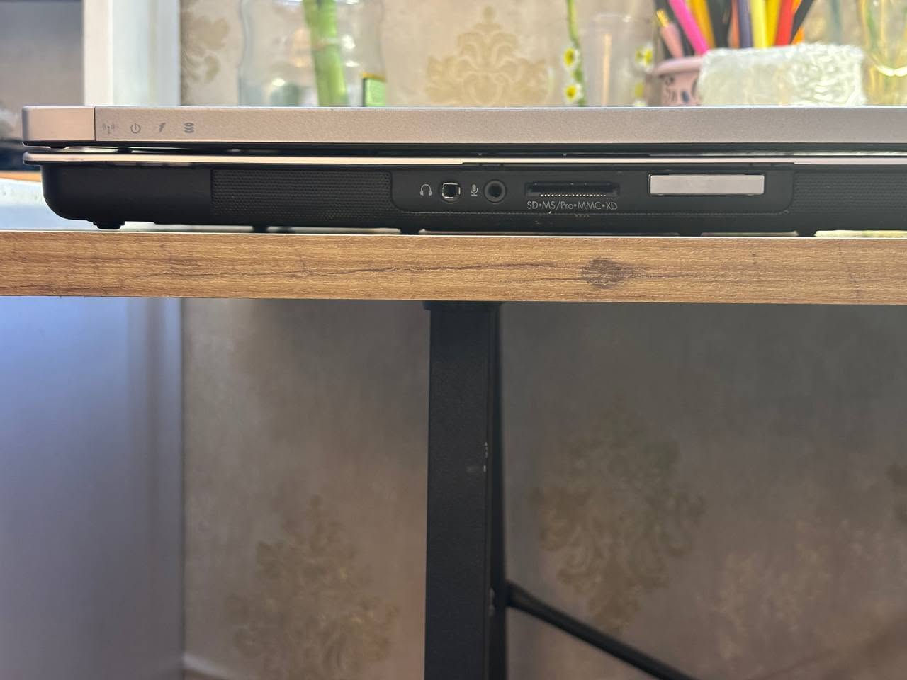 💻 لابتوب HP EliteBook 8730w بسعر مغري جداً - 100 ألف دينار فقط! 💻

فرصة ممتازة للحصول على لابتوب عملي ومناسب للمهام اليومية والتصفح بسعر اقتصادي جداً.

✨ المواصفات الفنية:
• الماركة: HP EliteBook 8730w (Mobile Workstation)
• المعالج: Intel Core 2 Duo CPU T9600 @ 2.80GHz
• الرام: 2GB
• كرت الشاشة: NVIDIA Quadro
• نظام التشغيل: Windows 7 Ultimate (64-bit)
• الملحقات: الشاحن الأصلي للجهاز

📌 حالة الجهاز:
• مستعمل بحالة نظيفة جداً كما موضح بالصور.
• يعمل على الشاحن المباشر (بدون بطارية).
• زر الحذف (Backspace) غطاءه غير موجود لكن الكلمة تعمل بلمس الحساس طبيعي جداً.

💵 السعر: 100 ألف دينار عراقي (وبي مجال بسيط للجادين)
📍 الموقع: بغداد
🔍 المعاينة والفحص المباشر عند الاستلام حقك.

📩 للتواصل والاستفسار: عبر الرسائل أو الاتصال/الواتساب: [***********]

نص مكتوب في الصور:
- Control Panel Home Device Manager Remote settings System protection Advanced system settings View basic information about your computer Windows edition Windows 7 Ultimate Copyright 2009 Microsoft Corporation. All rights reserved. Service Pack 1 System Rating: System rating is not available Processor: Intel(R) Core(TM)2 Duo CPU T9600 @ 2.80GHz 2.80 GHz Installed memory (RAM): 2.00 GB System type: 64-bit Operating System Pen and Touch: No Pen or Touch Input is available for this Display Computer name, domain, and workgroup settings Computer name: pc- Full computer name: pc- Computer description: Workgroup: WORKGROUP See also Action Center Windows Update Performance Information and Tools Change settings 12:04 AM 1/1/1980 EliteBook 8730w