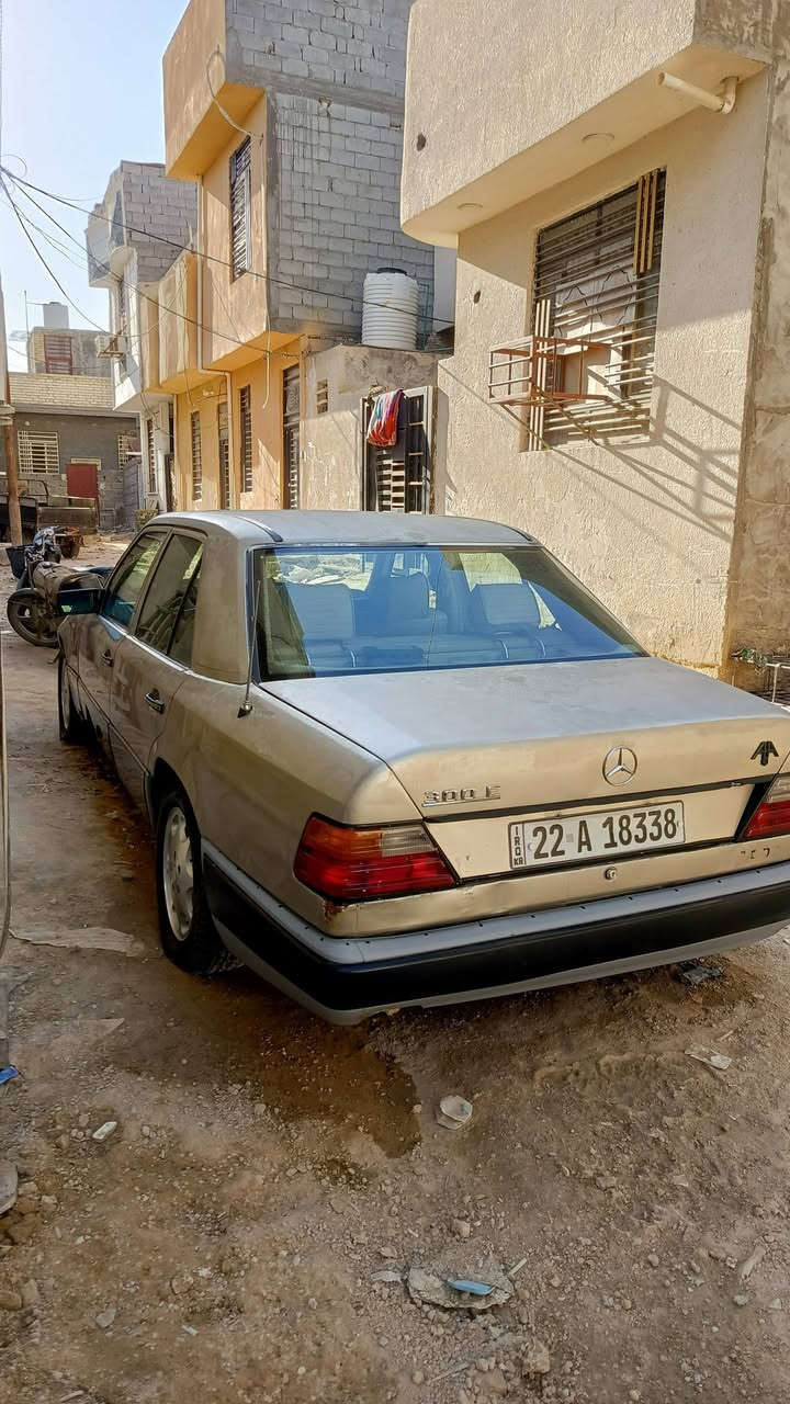 للبيع مارسدس دب موديل ٨٧ محور بطه ٢٥٠٠ السعر ٤٠ 
تبريد ثلج تخم تاير ويل جديد سنتر لوك ريمونت حتى قبق بانزين وجنطه كهربائيات دشبول كله شغال كيج بانزين حماوه دهن حتى الساعه كله بلاد ماسحات زراك شغال لايت زنون ماصدات اشاير دعاميات امامي خلفي كله جديد السياراه بدون ضربة ولا معجون امانة الله السياره نصبه وعضمه حلوه قواعد دبل بلاد بس وحده بيه فطر بدون تصليخ نقص حداديه رقم اربيل انكليزي سنويه جديده راعيه يمي بكربلاء عليه غرامه ٣٠٠ الف للاستفسار *********** الشراي يتصل
