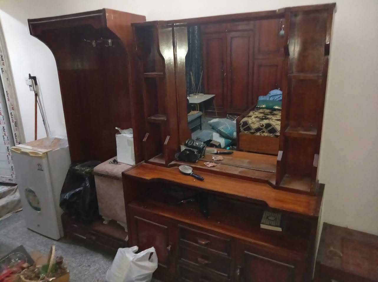 غرفة نوم صاج حطاطه خاليه من كل عيب وشوفة عينكم أصلا ما نستعمله مكلف بالنشر مكانهه بغداد حي الفروسيه للأستفسار الاتصال على *********** سعر 600وبيه مجال
