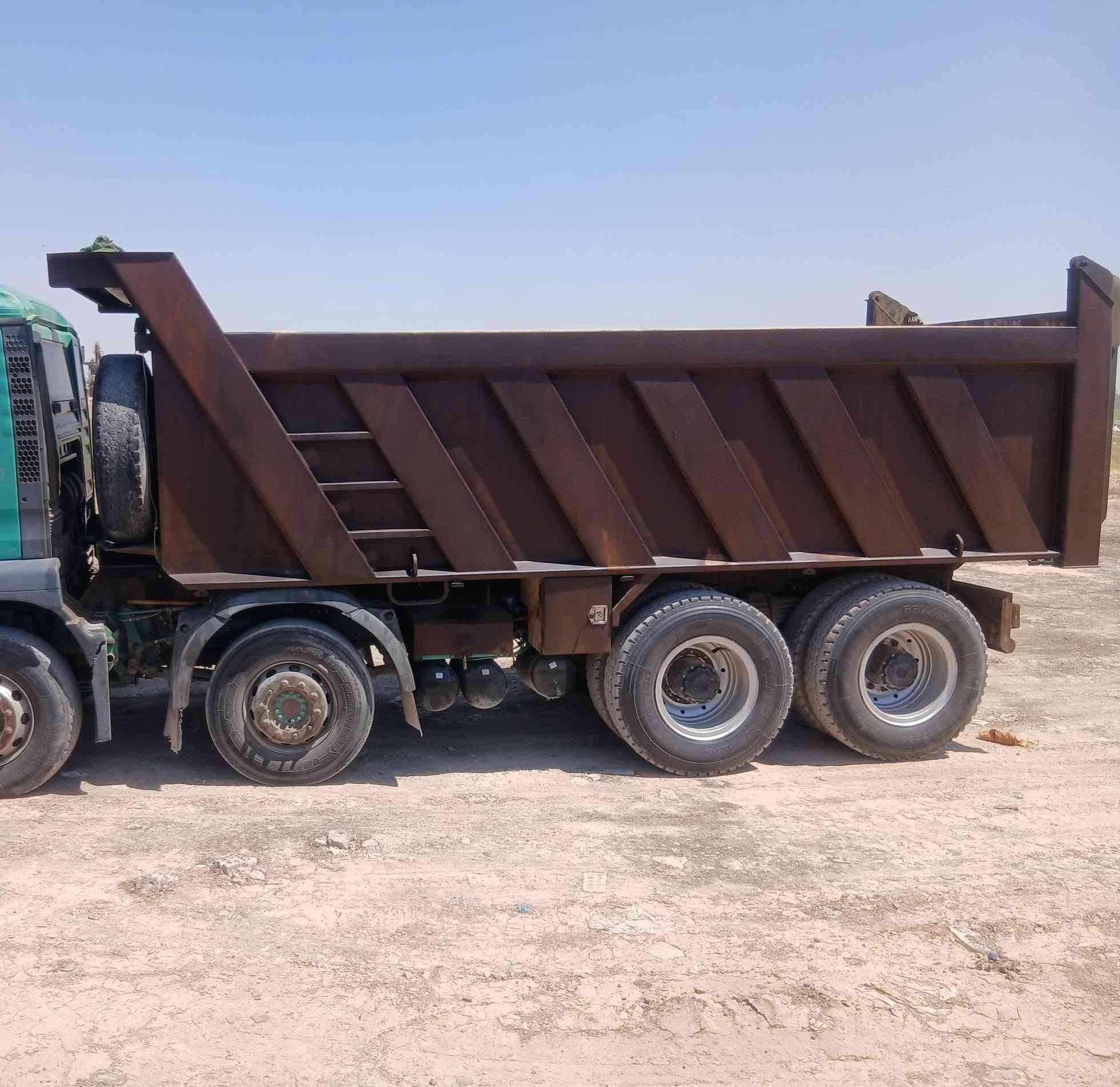 سلام عليكم  بدي لبيع طول 6امتر و20)  ذرعته ١٨ لسفسار (***********)
