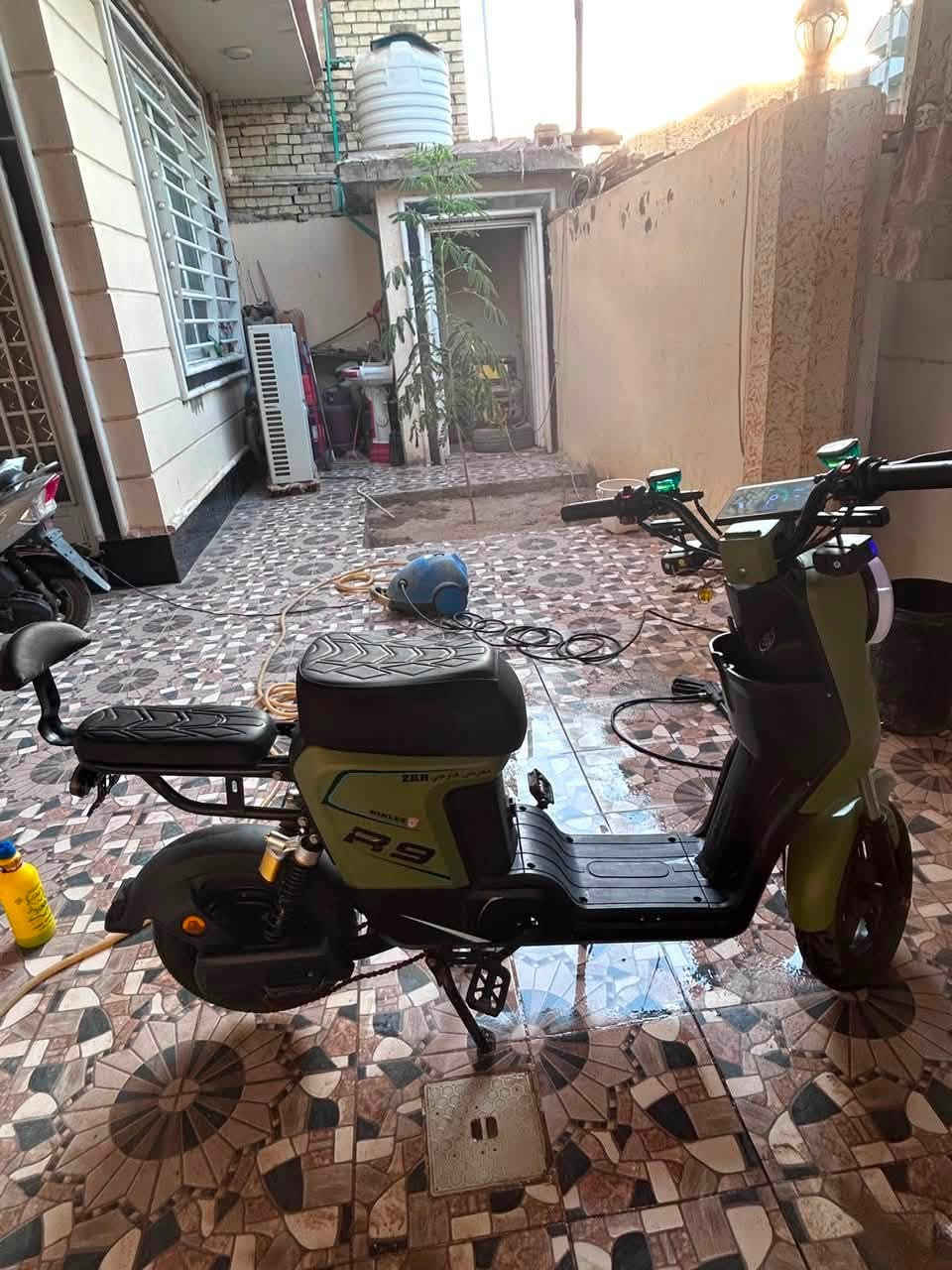 السلام عليكم دراجه شحن كهربائيات كامله مابيها اي نقص بس البطاريات نص عمر للتواصل على الواتساب ***********

