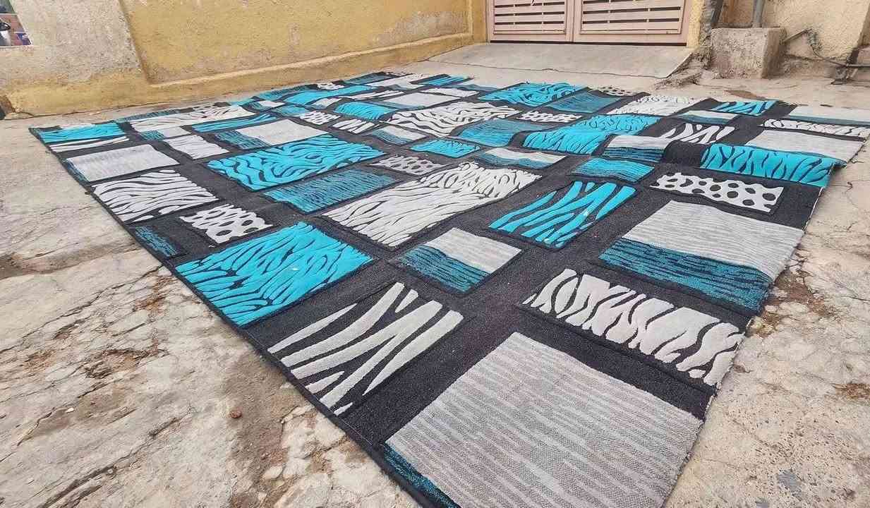 كمبار كلش نظيف بس غسل يرادلة
القياس مترين و٨٠ سم في ٤ متر و١٥ سم 
للبيع كلش جديد وسعرة ٢٥
