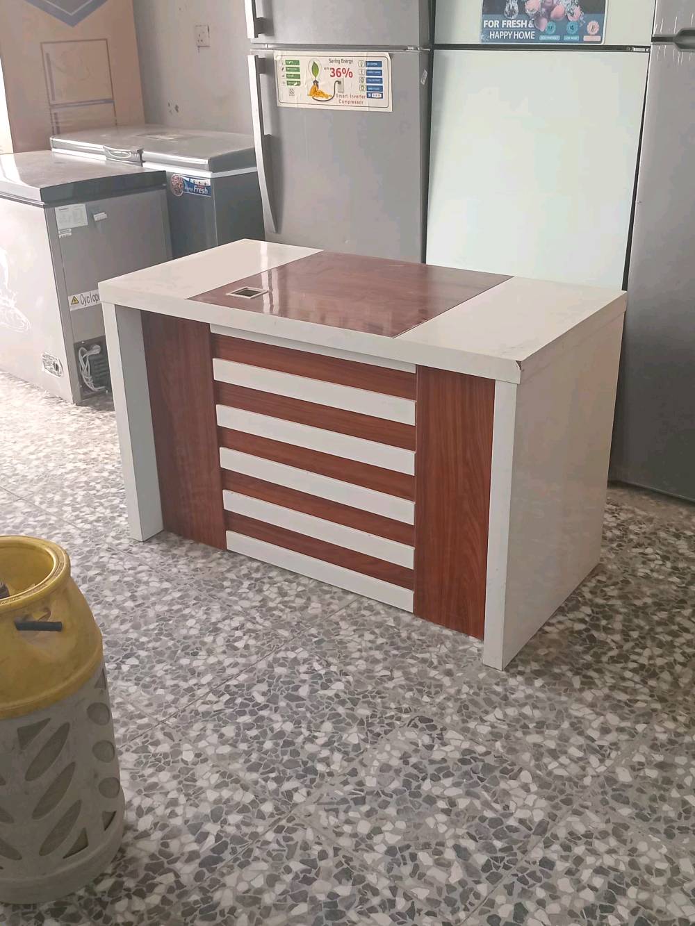 ميز مكتبي • مستعمل • واسط