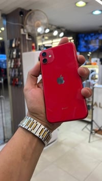 آيفون ١١ • ذاكرة ٦٤ • بطارية ٨٢