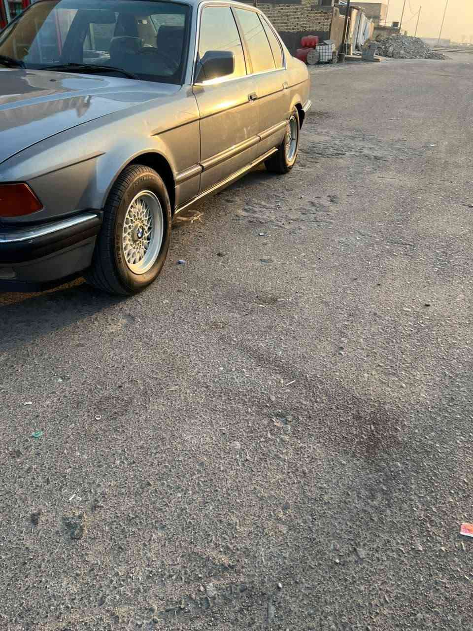 للبيع BMW الفئة السابعة - E32 - ملكة الطريق

*الموديل:1993 (BMW 735i)
*اللون:* رصاصي فيلي - بيها مصبوغه قماره وصندوك وبنيك

- محرك 6 سلندر 3500 الأصلي - مفتوح ما منقوص لا حرارة لا تبخير
- كير اوتوماتيك كهربائي 4 نمر - تبديل حرير
- داخل كامل خشب أصلي شركة + كوشنات كهرباء + تدفئة كراسي
- سنتر لوك + جام كهرباء 4 + مرايا كهرباء
- تبريد ثلج + تدفئة شغالة
- صدر جديد + تايرات جديدة + ويل BBS الأصلي مال 7
- دوشمة نظيفة كلش ومغلفة بنايلون مثل ما بالصورة
- سيارة جاهزة من كلشي ما تحتاج ألف دينار

*المكان:* البصرة 
*السعر:*  [ 65 ]
*للاستفسار:* [ *********** ]
