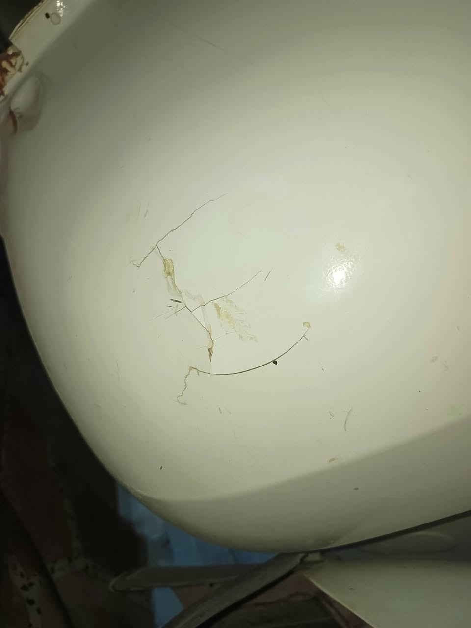 سلام عليكم شباب تكتك للبيع موديل 20 شهر 12 كامله اي نقص مابيه سعر 7وربع وبيه مجال قليل *********** بيه ضربات بصيطه موضحات بصور
