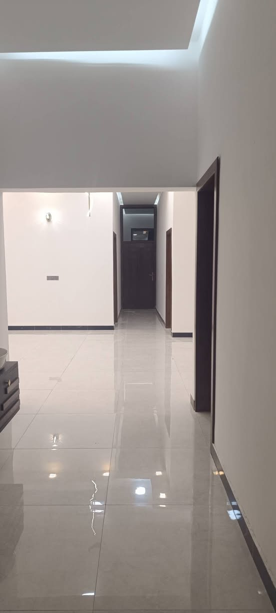 🏡 بيت للبيع - فرصة مميزة في أبو الخصيب 🏡
📍 الموقع: البصرة - أبو الخصيب - السبيليات الغربية

📐 المساحة: 250 متر مربع

📄 النوع: طابو زراعي سند 25

✨ مواصفات البيت: • استقبال كبير ومرتب

• صالة واسعة

• 3 غرف نوم

• درج دائري أنيق

• سقف جبسن بورد درجة أولى

• كراج سيارة 🚗

• يقع على شارع مبلط عرض 10 أمتار

• جاهز للسكن مباشرة

#السعر 140مليون بي مجال 

🔑 التسليم فوري عند إبرام العقد

📞 للاستفسار والاتصال: ***********
