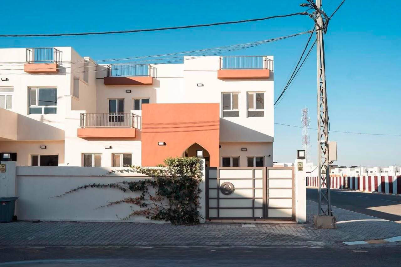 🏠 من أجمل العروض وأنسبها من حيث الموقع والمساحة
دار للبيع في #مجمع_بوابة_النجف_السكني
📌#المرحله_الرابعه 
📏بلوك B11
📏 المساحة: 160 متر  
📍 الموقع: مميز خلف الفلل وجه كوفه عكس الشمس 🌞 
🏡 طابقين – بناء درجة أولى وحديث

💰 السعر الكلي: 170مليون 
🔹 واصل للشركة: 46
🔹 تطلوعة مناسبه جدآ 

للاستفسار:
📩 الاتصال على الواتساب أو على الأرقام التالية 
☎️***********
☎️***********
او زياره مكتبنا #مكتب_البيت_الراقي 
📍 العنوان: النجف الاشرف حي الجامعة شارع جامعة السلام مقابل ازياء حسن وزيد قرب صيدليه اوراك 
يرجى الانضمام على الرابط البيج الرسمي 👇 👇 👇

https://www.facebook.com/groups/1271699788037521/?ref=share&mibextid=NSMWBT
