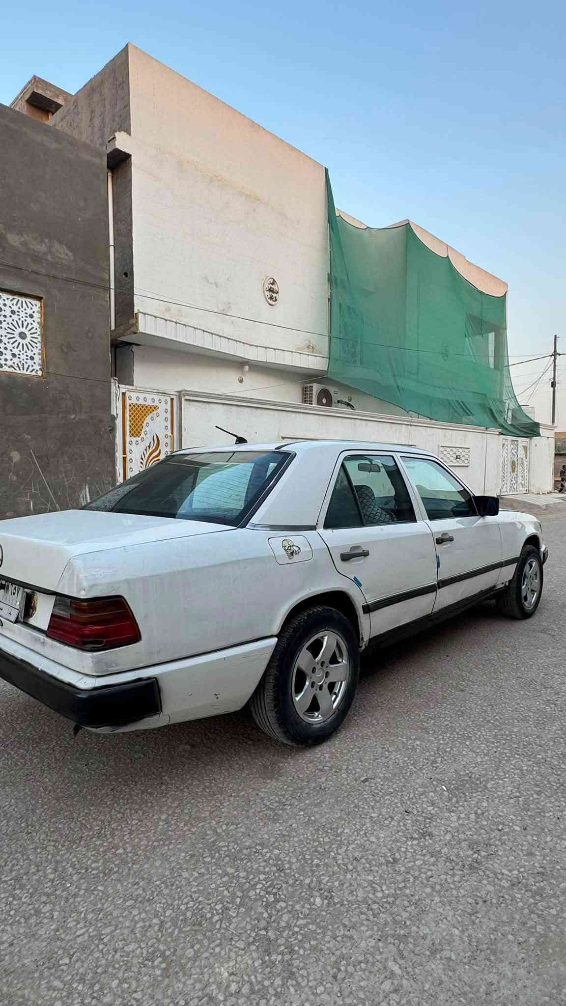 السلام عليكم مكلف بل نشر
مارسيدس دب للبيع مكينه وكير حداديه كله جديد 
رقمها بغداد 
السياره جديده تخم تاير 
سنويه  ل ٢٩ 
عنوان بابل 
السعر ٢٥ وبيها مجال 
رقم ***********
