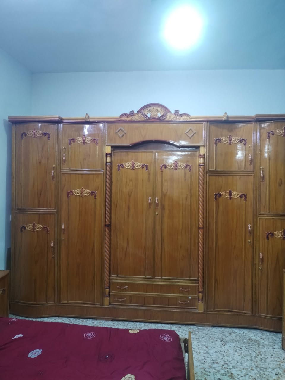 السلام عليك غرفة نضيفة البيع مكاني جميلة السعر ٦٠٠ وبيهة مجال اتصال وتدلل ***********
