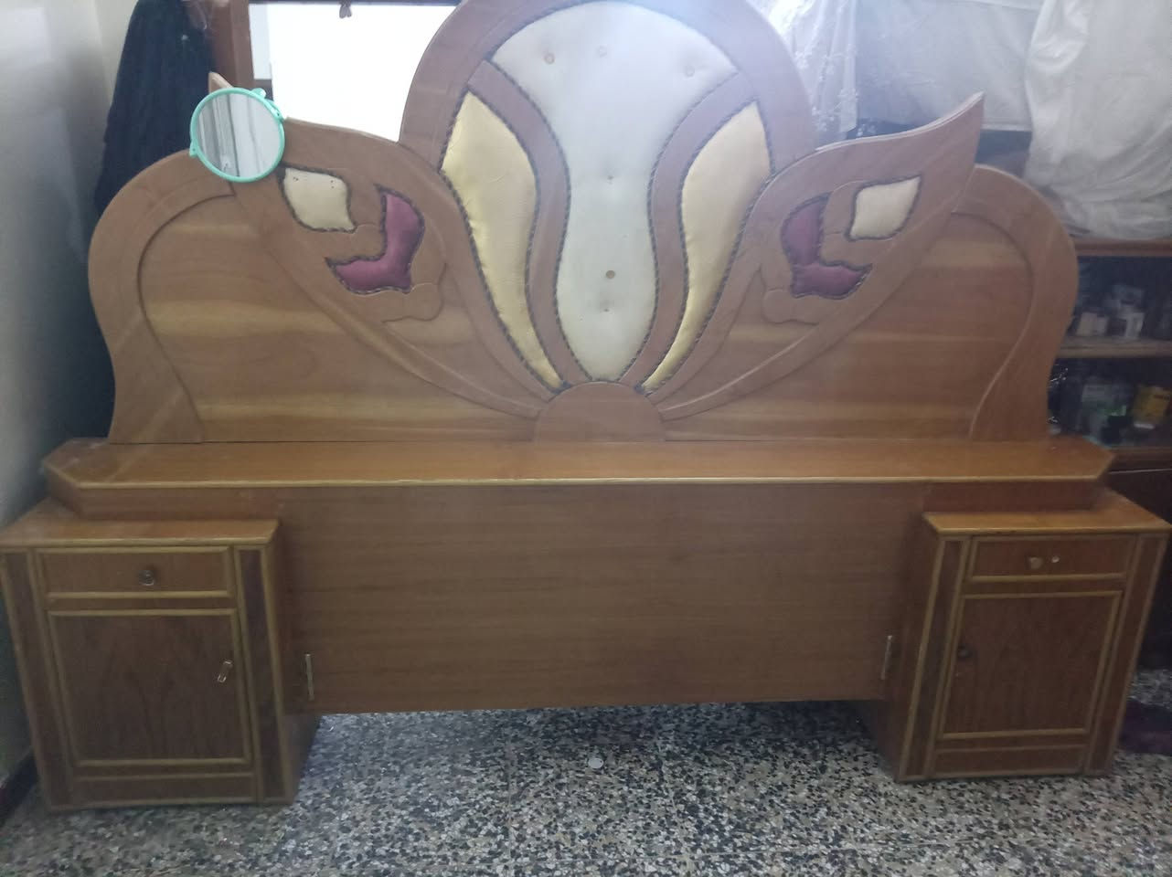 قيم بل يرضي الله وتعال شيل 
***********
