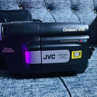 كامره كاسيت 6ملم • ماركه JVC • دبل بطاريه