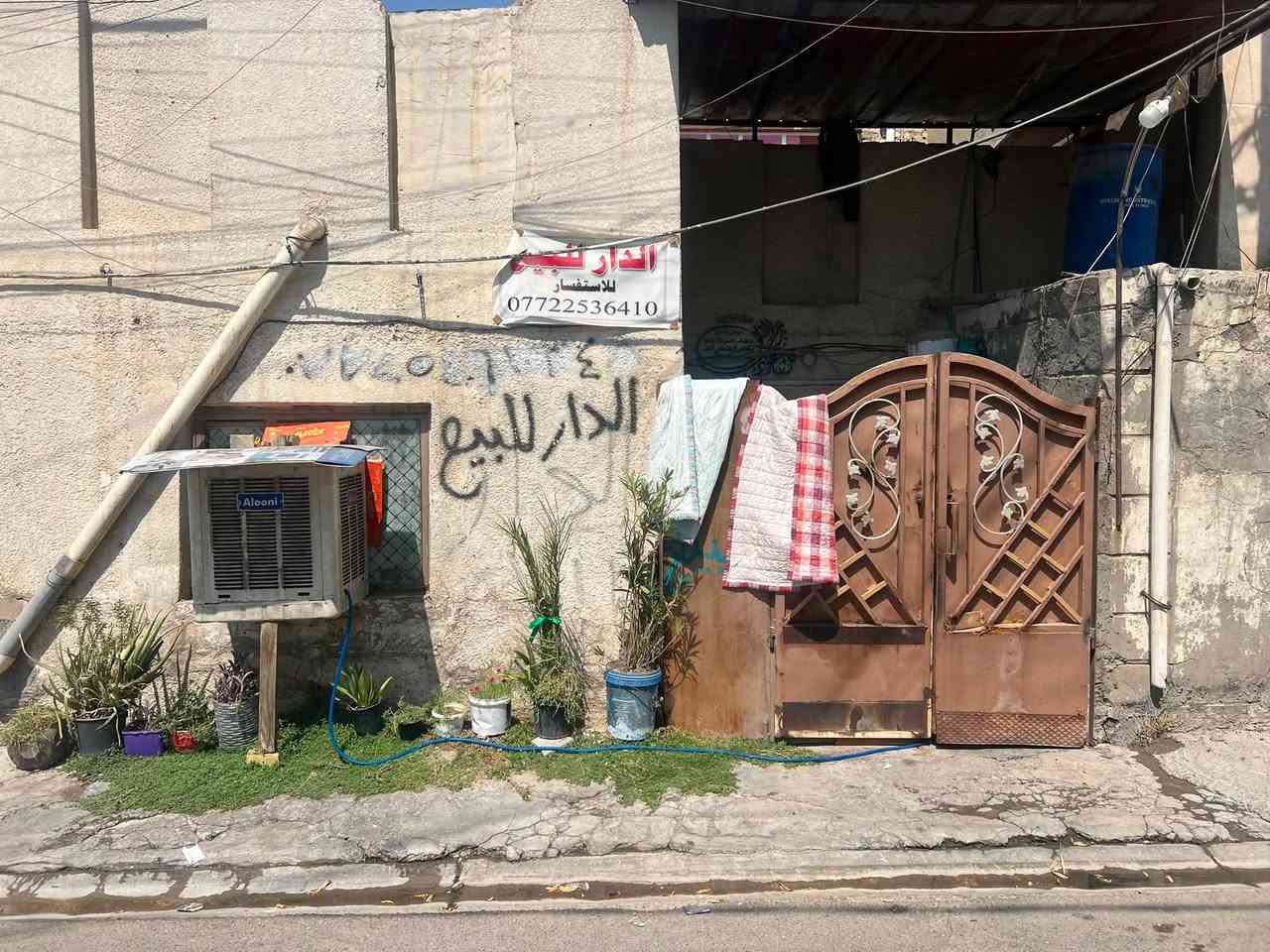 بيت مساحه ١٤٤ للبيع بناء قديم عكاده طابقين
العنوان مدينه الصدر شارع الداخل قطاع ٥٢ البيت مقابيل مدارس وقريب عل شارع وعل الخدمي 
***********
