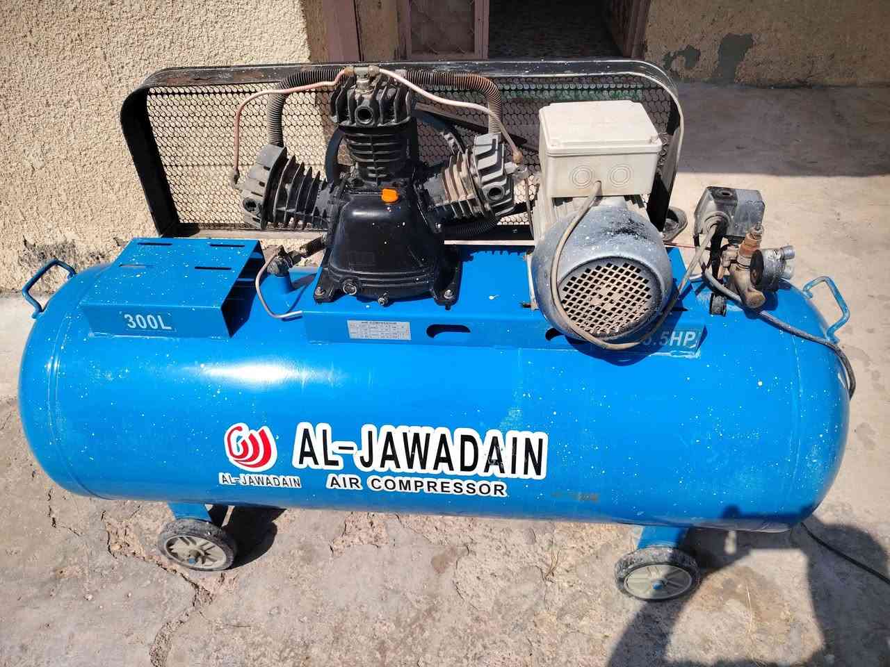 السلام عليكم ورحمة الله وبركاته كمبريسر حجم ٣٠٠ السعر ٤٥٠وبيها مجال مكان واسط نعمانيه ***********
