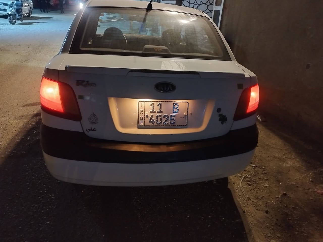 السلام عليكم
ريو 2009 خليجي..

قطع صبغ..

محرك 1600

رقم مميز باسمي 4025 بغداد 

سيارة جاهزة كير مكينة كهربائيات..
تبريد ثلاجة 
فيت بم فلتر جديد 
نوزلات جديدة 
بلكات جديدة 
تايرات ممتازة 

الصدر يحتاج ادامة 

السعر 66 بيها مجال 

الدورة شارع 60 

***********
