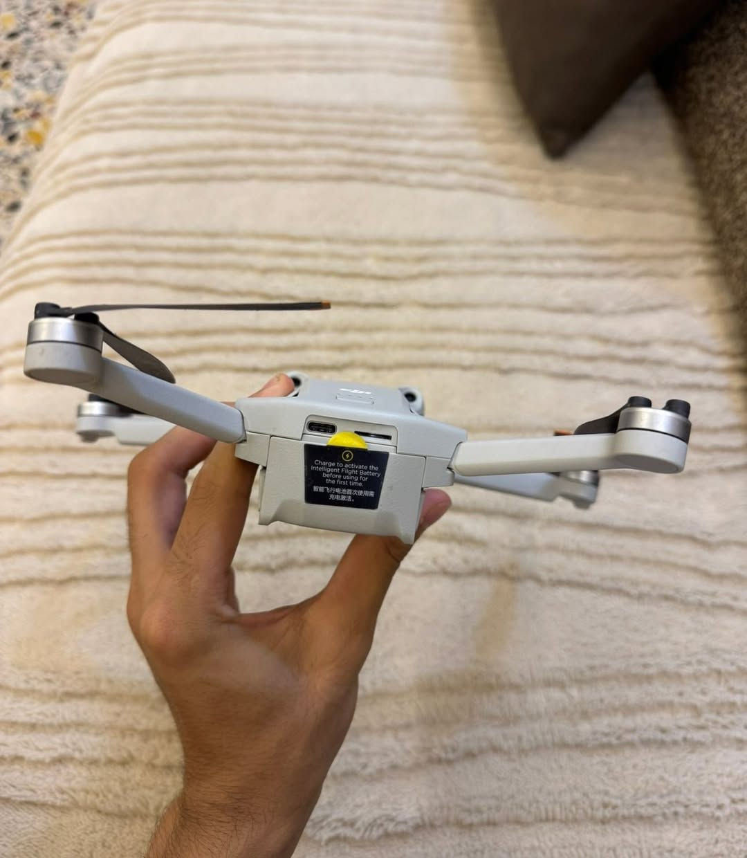 درون mini3pro للبيع درون نضيفه  كلش لكن بيه نقص فقط الكفر الي يصير بل عدسه  
السعر 900 الف 
التواصل على الارقام ***********
