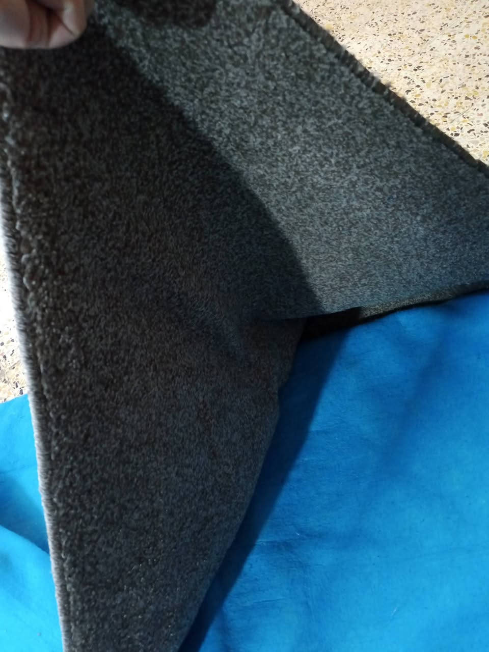 كاربد اربعه في اربعه سعر ٤٠مكان حريه لونه جوزي

