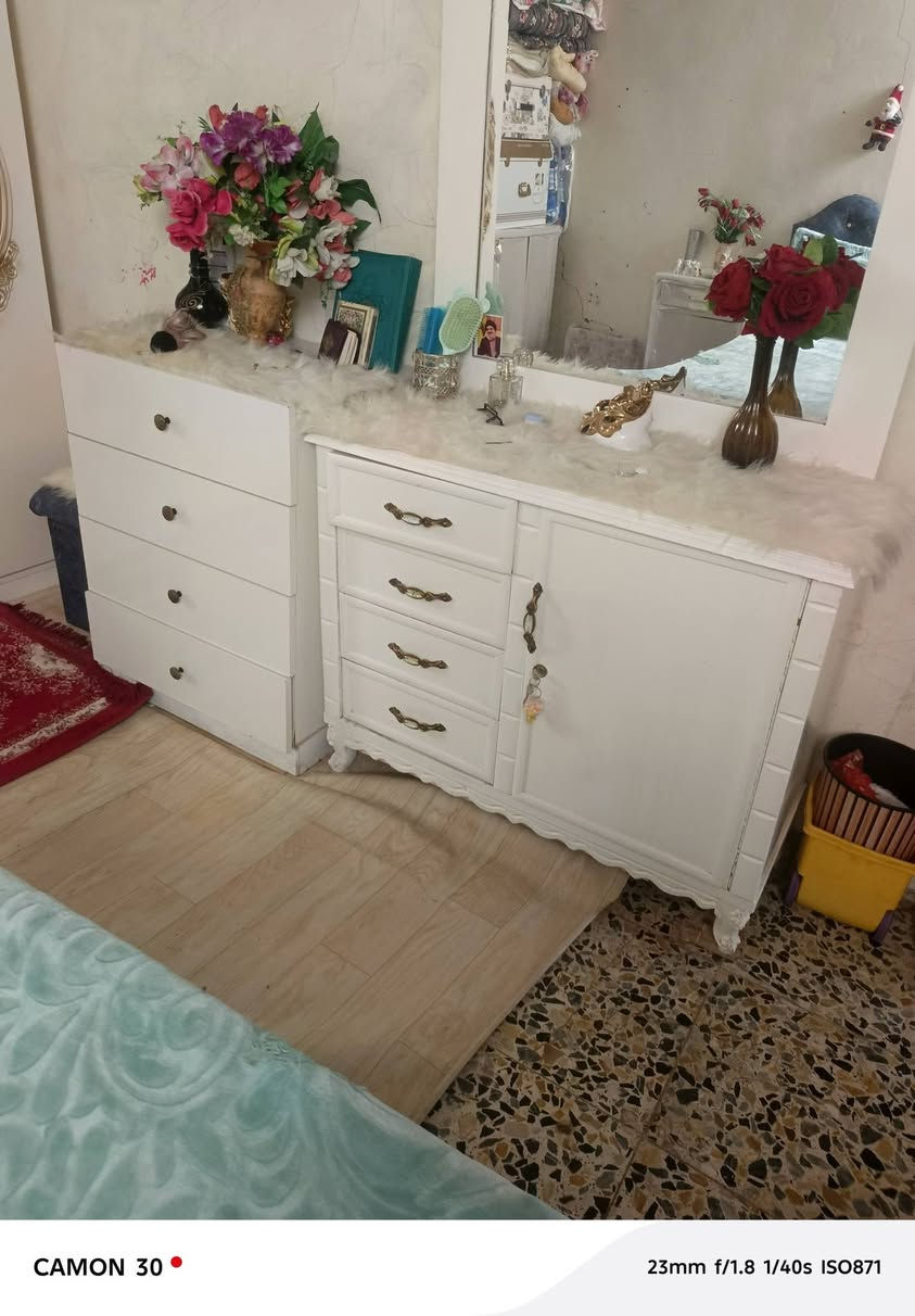 سلام عليكم غرفه تركيه نضيفه كلش احله من الصوره سعر 300 قفل عنوان نجف شارع المطار القديم ***********

نص مكتوب في الصور:
- CAMON 30 23mm f/1.8 1/60s ISO737
- CAMON 30 23mm f/1.8 1/60s ISO685
- CAMON 30 23mm f/1.8 1/40s ISO871
- CAMON 30  23mm f/1.8 1/40s ISO727