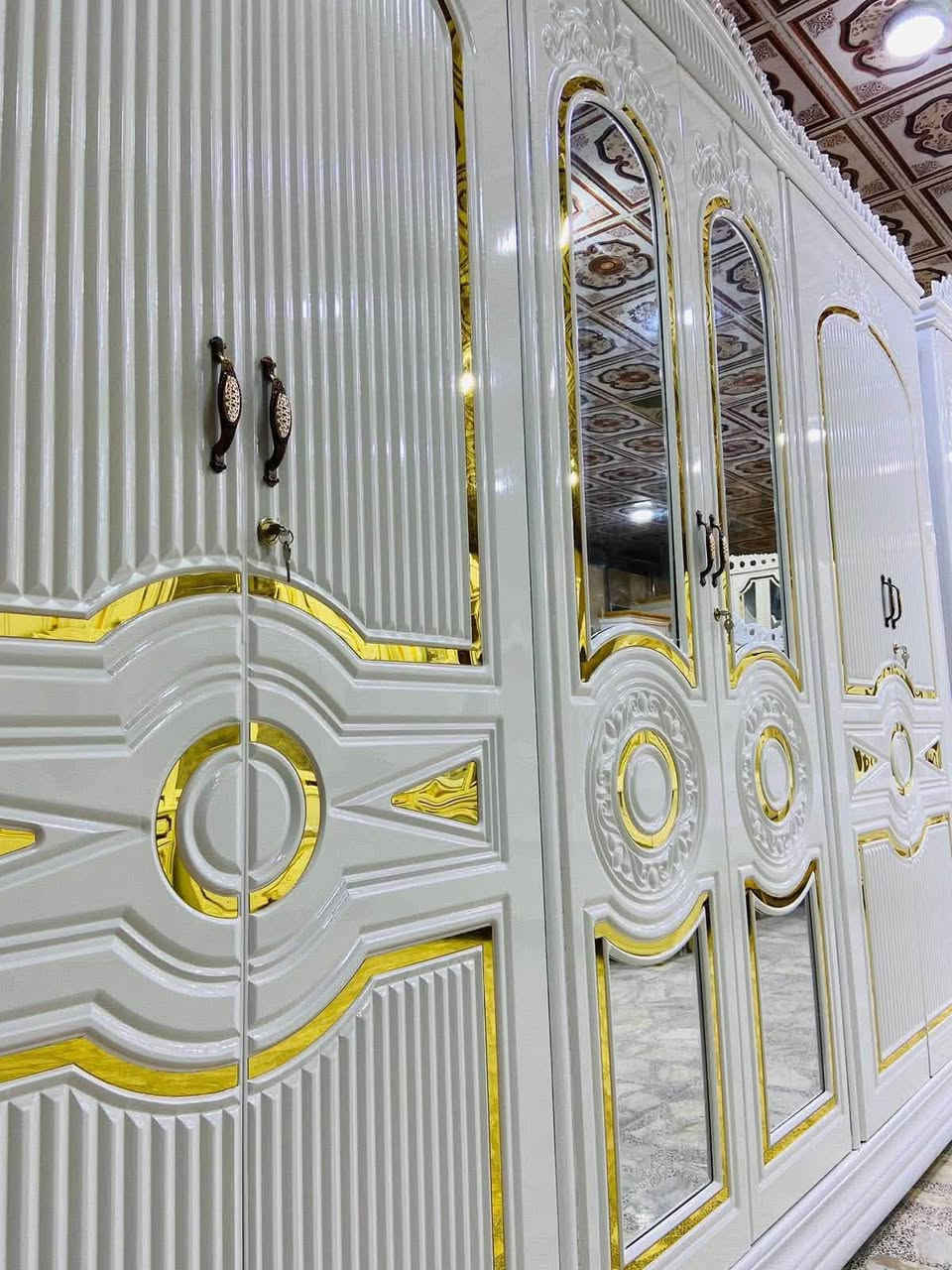 الغرفه نجاره عراقيه 🇮🇶
السعر مليون ونص 

ارتفاع الكنتور الطول 2 و 50 العرض 3 و20

 الضهر جرجوبه شد براغي 

الغرفه متكونه من9 قطعه

داخل صاج 

 نضام قفايص شد براغي 

ارماده شريطيه على طول الباب 

عنوان بغداد النهروان شارع المستشفى مقابيل المستشفى (***********)
