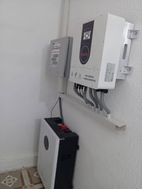 منظومة شمسية • انفيرتر ٦kW • بطارية ١٦kWh