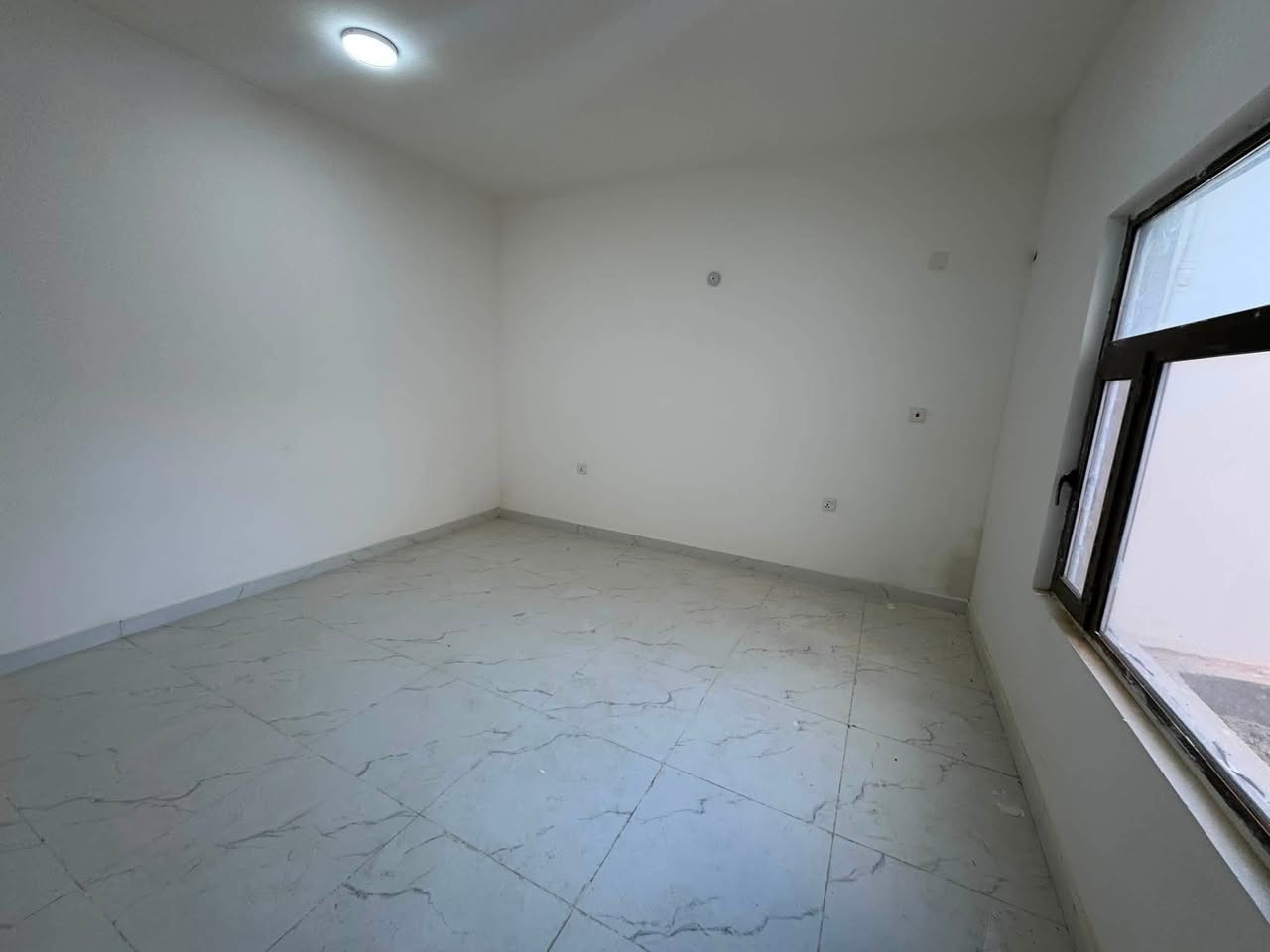 **🏡 مجمع الأميرات 2 السكني – دار للبيع**

📍 المرحلة السادسة  
🏠 بلوك 1 – دار 6 
📪موقع الدار خلف شارع 60 التجاري  
📐 المساحة: **300 متر**  
💰 الواصل: **58 مليون و750 ألف دينار عراقي**  
✅ يباع بتطلوعة

**📞 للاستفسار والتواصل:**  
زورونا في **شركة روعة دور السدير للاستثمار العقاري والمجمعات السكنية**  
📍 **حي النداء – شارع المجمعات الخدمي – مجمع الأميرات 1**  
📞 ***************
