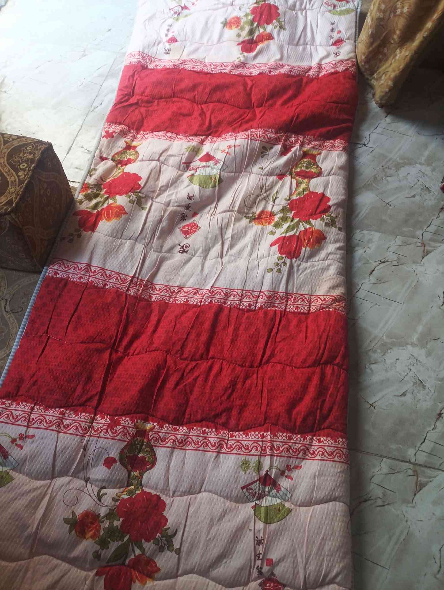 بضاعة جديدة وتخبل جبناها ستونة بطانيات ومخاد وجراجف وديباجات ***********
