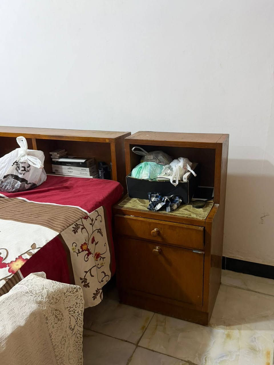 غرفه اخشاب صاج نظيفه وثقيله الكنتور ست ابواب السعر ٤٢٥ الف بغداد الحسينية بالبدايه للإستفسار***********
