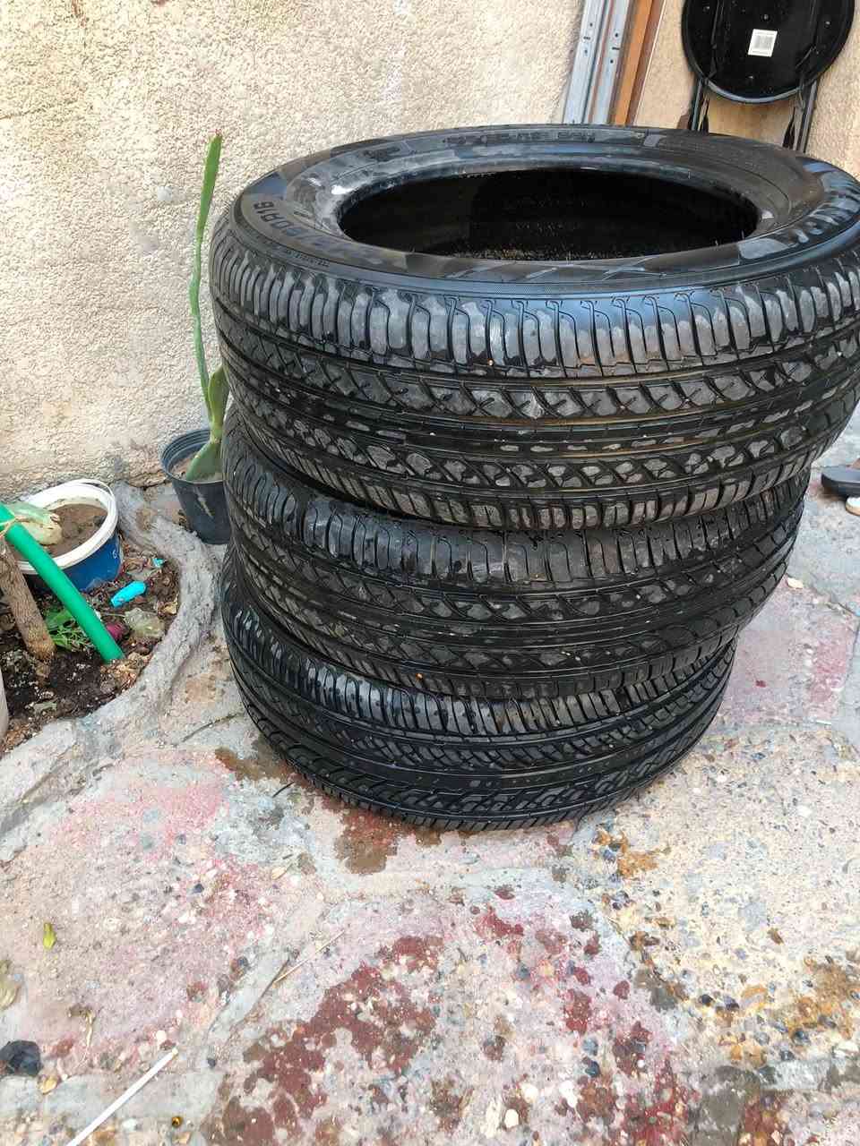 للبيع 3تايرات 215/60/16R العنوان بصره ابي الخصيب  شرط النظافه لاركعه ولافتيله ***********
