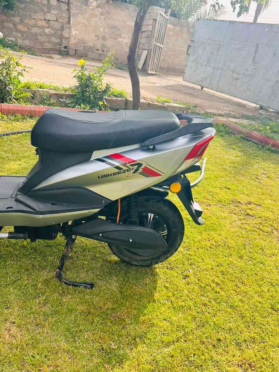 السلام عليكم سكنز للبيع بدون بطاريت كامل نضيف تواصل ***********
واتساب***********
