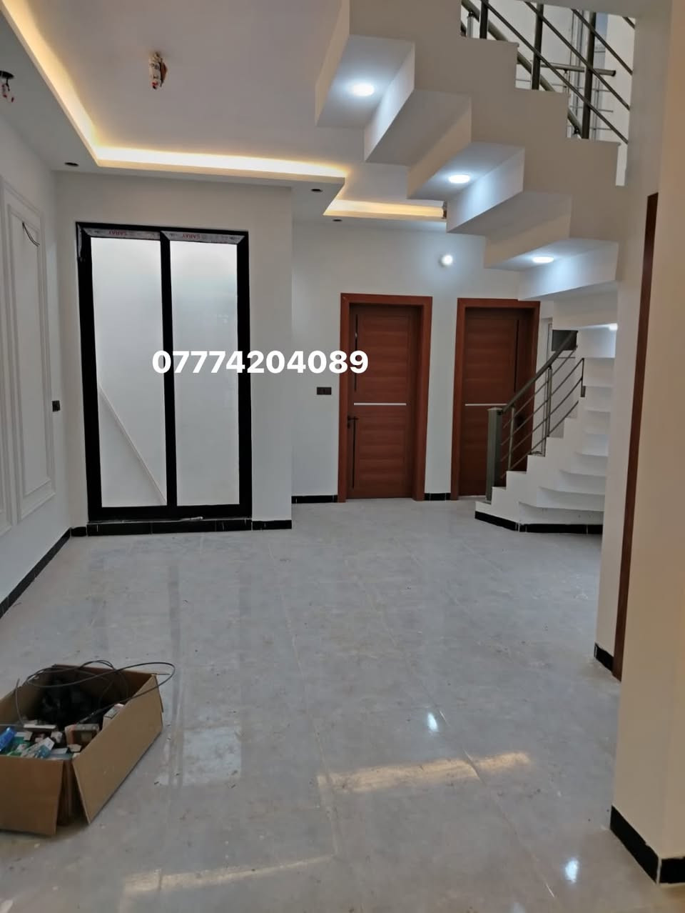 مشتمل زيرو للبيع
حي الجامعة قرب قاعة الدوريين📍
مساحة 150م شارع 10
طابقين 4 غرف + باقي التفاصيل 
بناء درجة اولى 
للاستفسار
احمد : ***********
