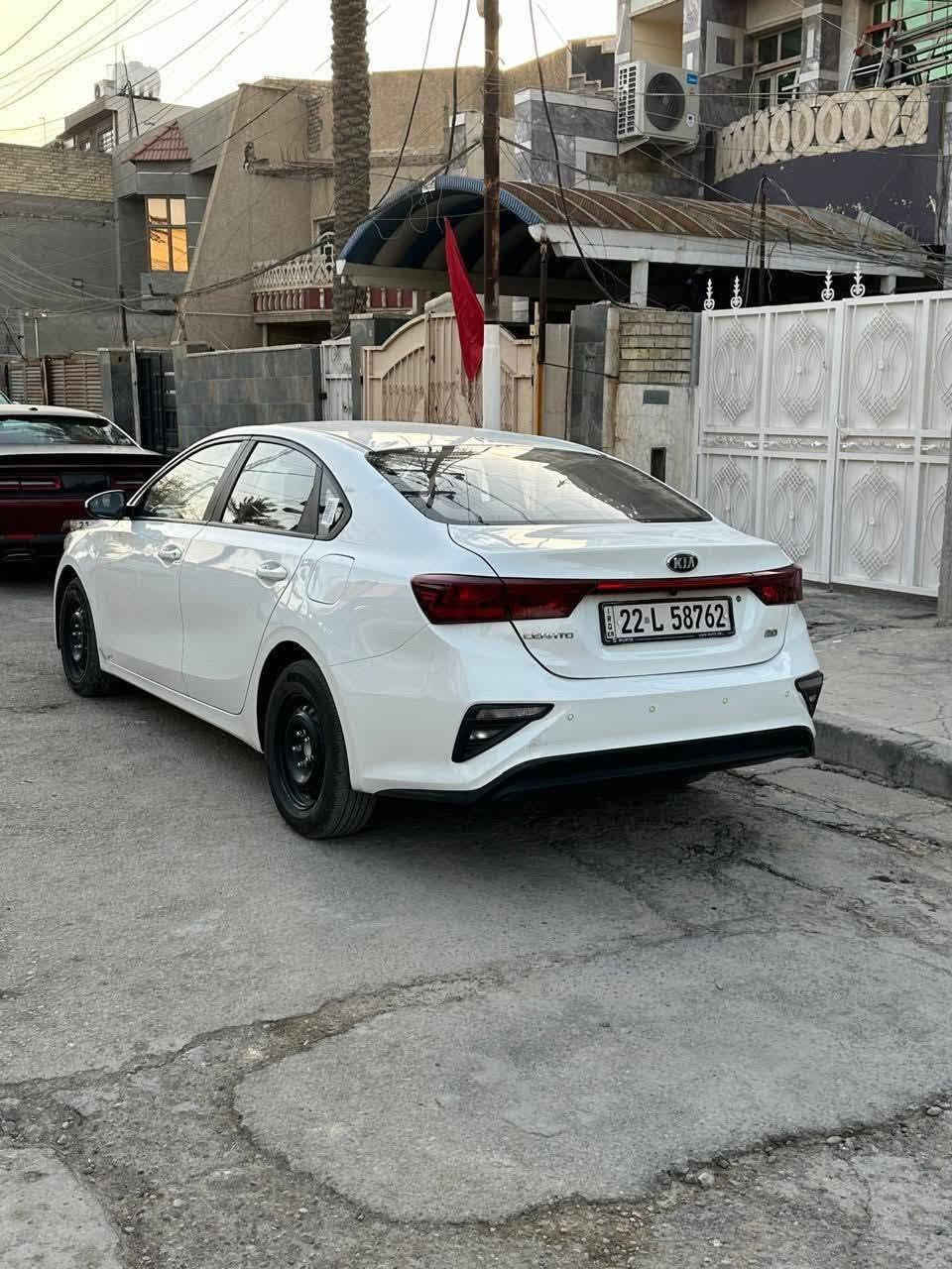 سيراتو موديل 2020 للبيع السياره نظيفه محرك 2000 كير at محرك دوش وارد خليجي ماشيه 160 بيها بارد فقط اي قطرة صبغ مابيها 
محرك وكير مكفولات تحويل ثاني يوم رقمها اربيل مكان السياره بغداد السعر 125ورقه   لتعاملني بالتعليقات الشراي يراسلني واتساب لو يتصل ***********
