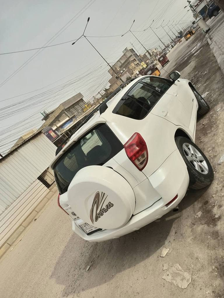 تيوتا راف فور موديل 8 رقم بغداد بسمي سياره صبغ عام بدون ضربه  محرك 6بلادي تبريد شغال مكاني بغداد قرب بسمايه السعر 95وبيه مجال *********** بغداد, العراق
