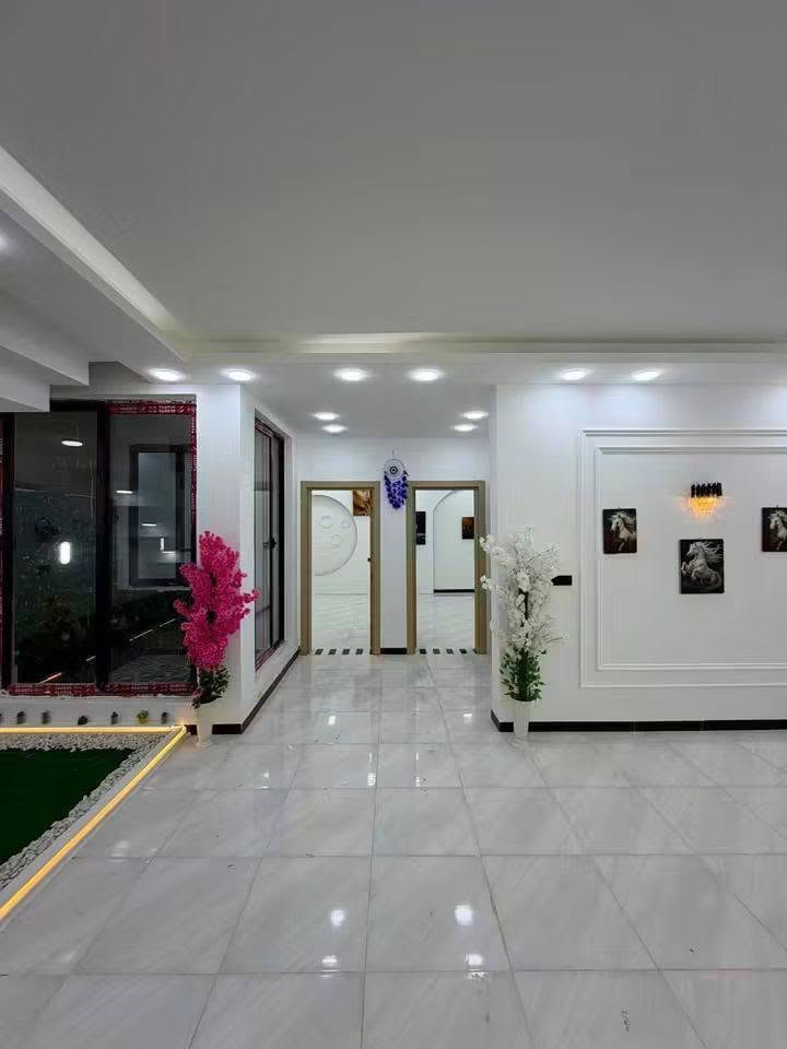 بيت للبيع في حي الجامعة مجمع حيدر حجي هندي الزوم الأول المساحه ٢٠٠ متر كلش حلو وجاهز على ا خر شني *********** واتساب موجود

