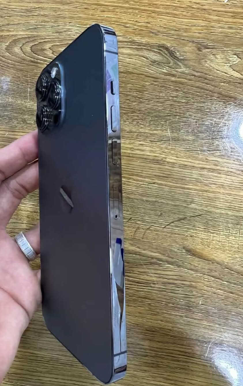 سلام عليكم  بيع أو مراوي ب 13 برو او 14 بلاص او ايفون اقل وآخذ فرف ( جهاز مال جناي امانه الله آيفون 13 بروماكس 
(دبل شريحه ) كلشي شغال نت اتصال كامرات فيس إيدي جهاز مال بيت مرتب ذاكره 256 بطاريه 77 شحن مره بل يوم امانه الله جهاز بي خط بشاشه صارله بل سنه ونص وماماثره على اللمس مكان الخط يلمس طبيعي يتصلح ب 75 ألف يوخرون الخطوط بدون تبديل شاشه بل ربيعي وعندي ولد بل بياع ويرجع الجهاز كفاله مكاني بغداد المحموديه سعره525 مجال بسيط بي واتساب ***********

نص مكتوب في الصور:
- النمط الداكن
- متوقف
- الإضاءة الدافئة
- انسجام اللون
- 75 75% آخر شحنة إلى %98: 10:22 ص الاستخدام اليومي أنت تستهلك كمية أقل من طاقة البطارية اليوم مما يحدث عادة حتى 1:34 م. متوسط اليوم 55% 36% متوسط ح ن ن ث ر خ ج س ح نشاط التطبيقات والنظام TikTok < 12% على الشاشة: 56د الخلفية: 2د Facebook < 11% على الشاشة: 1س 1د الخلفية: 11د Instagram < 8% على الشاشة: 32د الخلفية: 2د عرض كل استهلاك البطارية
- 1:35 75 حالة البطارية والشحن رسالة مهمة حول البطارية حالة بطاريتك متدنية جدًا. يمكن أن يبدل أحد مزودي خدمة Apple المعتمَدين البطارية لاستعادة الأداء والطاقة القصويين. العثور على خيارات الخدمة... الحد الأقصى للقدرة 77% هذا قياس لقدرة البطارية مقارنة بقدرتها عندما كانت جديدة. قد تتسبب القدرة المنخفضة بتقليل ساعات الاستخدام بين عملية الشحن والأخرى. أقصى قدرة للأداء ستساعد الأنظمة المضمنة في النظام والمكونات في تخفيف آثار الأداء التي قد تلاحظها أثناء التقدم الكيميائي في عمر بطارية iPhone. شحن البطارية المحسن للحد من استنزاف عمر البطارية، يتعلم الـ iPhone من عادات الشحن اليومية، بحيث ينتظر ولا يتجاوز %80 حتى يحين موعد حاجتك إلى استخدامه.