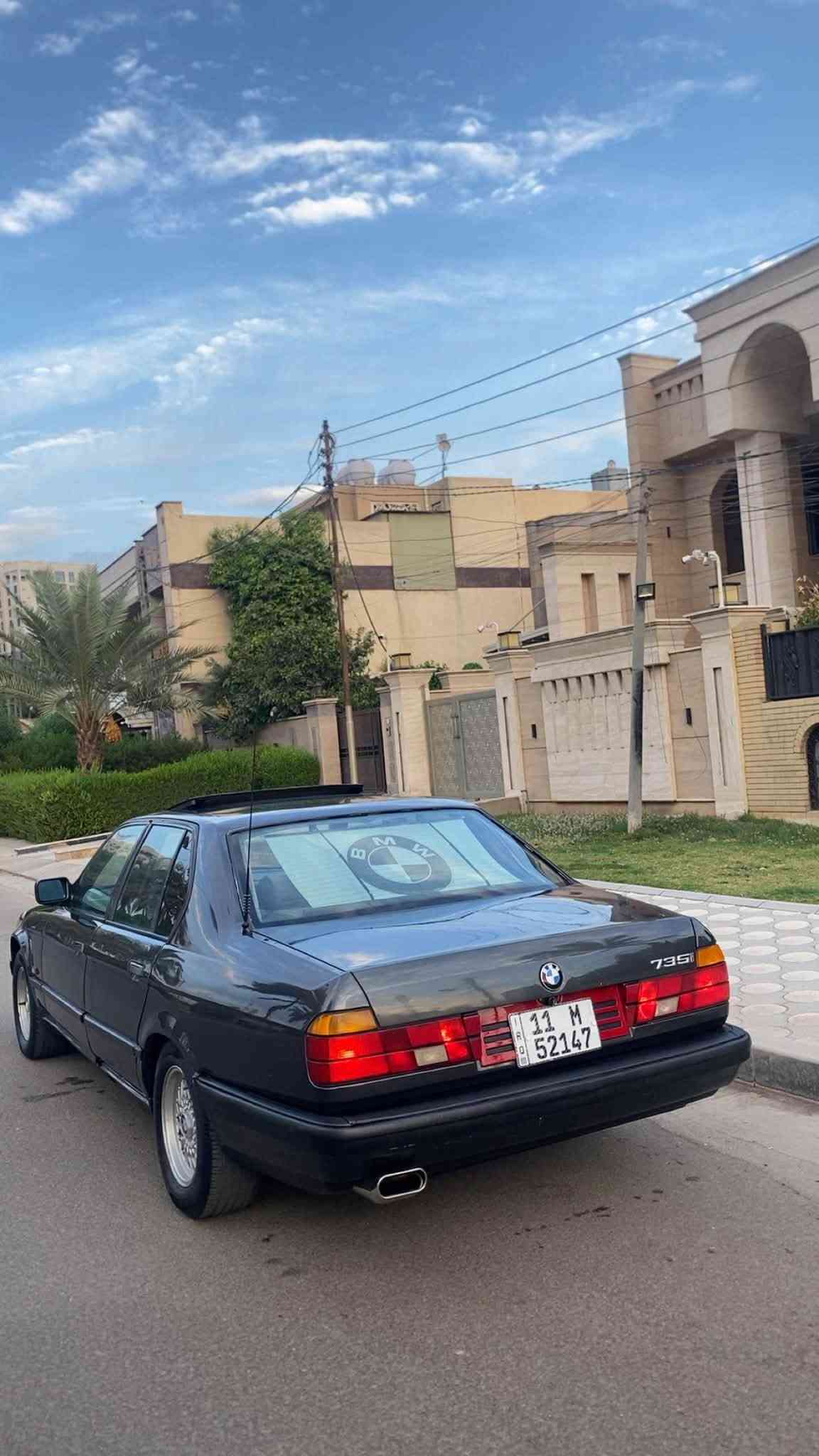 للبيع BMW 735 
موديل ٩٢ رقم بغداد الانكليزي باسمي تحويل مباشر هزه جديده 
محرك كير شغاله ١٠٠/١٠٠ 
حداديه جديده امامي خلفي 
تبريد شغال ثلج 
موصفات 
دبل ايرباك دبل كمبيوتر دبل جام 
سلايد رووف طكيتن
بجم عريض  
داخل مخمل جديد 
بطاين سود صاج ملكي ابو الخط 
ترايش لمتد 
سكليتر كهرباء  
لايت زنون  
برده خلفيه 
ويل خليه اصلي وتخم تاير جديد 
سياره جديده. بمعنى الكلمه وعليها ادامه كامله مال جناي بدون اي نقص 
مصبوغه عام للجماليه بدون اي ضربه ولا خايس 
السعر 63$ 
للاستفسار الاتصال على الرقم ***********
مكاني السيديه حي الاعلام
