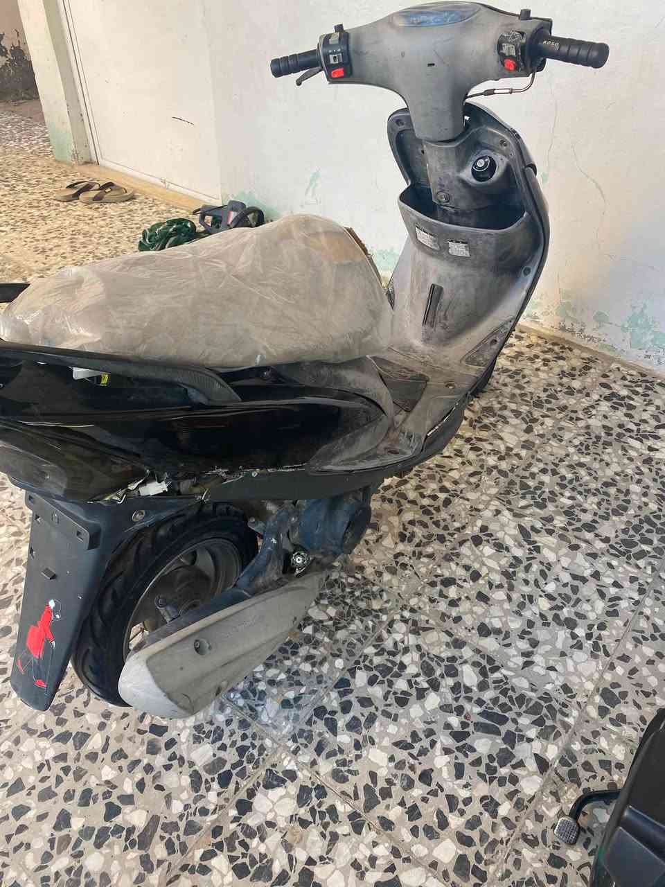 ماكس منغولي للبيع دراجه متروكه طافيه ماعرف شبيها كامله لدراجه عليها تايرات جدد السعر 250 لتفاصيل خاص او عل رقم***********
