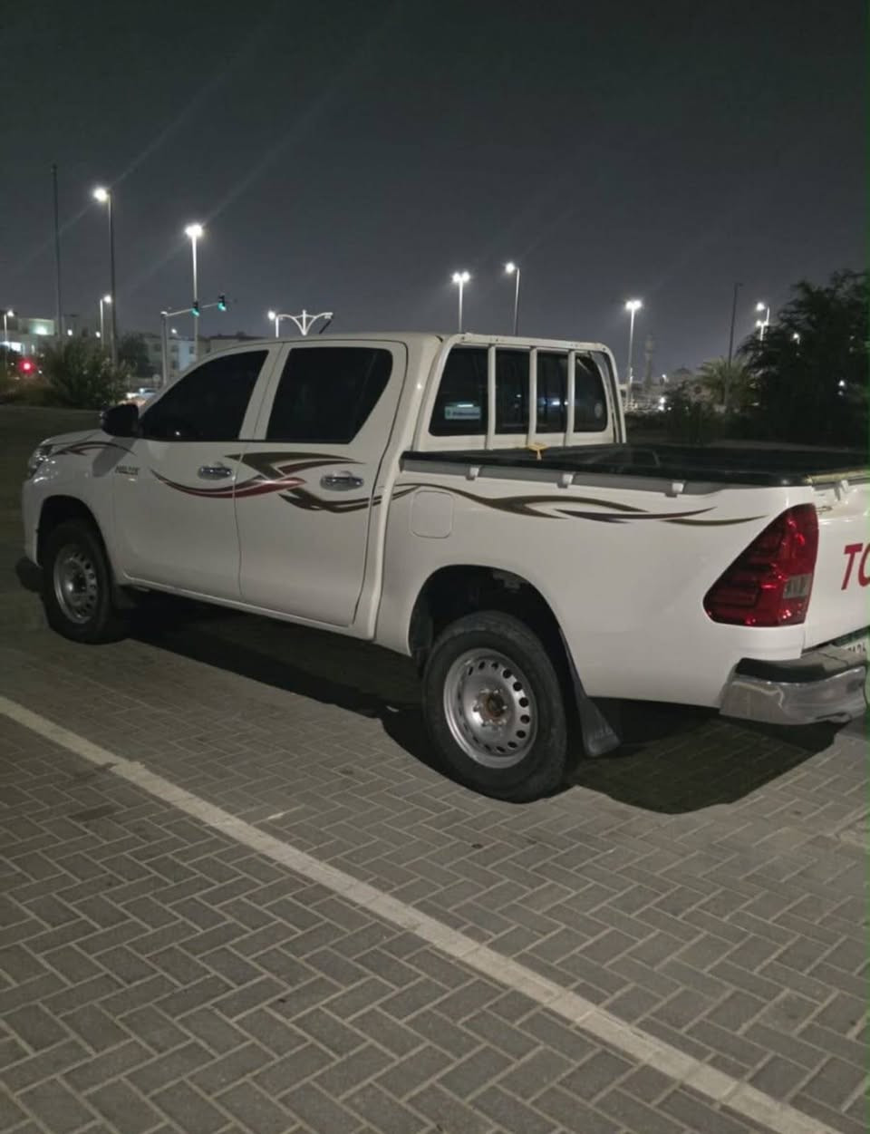 تيوته هيلوكس موديل ٢٥ كاز سياره كير عادي تدخل شهداء او حره واصل منفذ سفان *********** مكاني النجف السعر ٢٢٠
