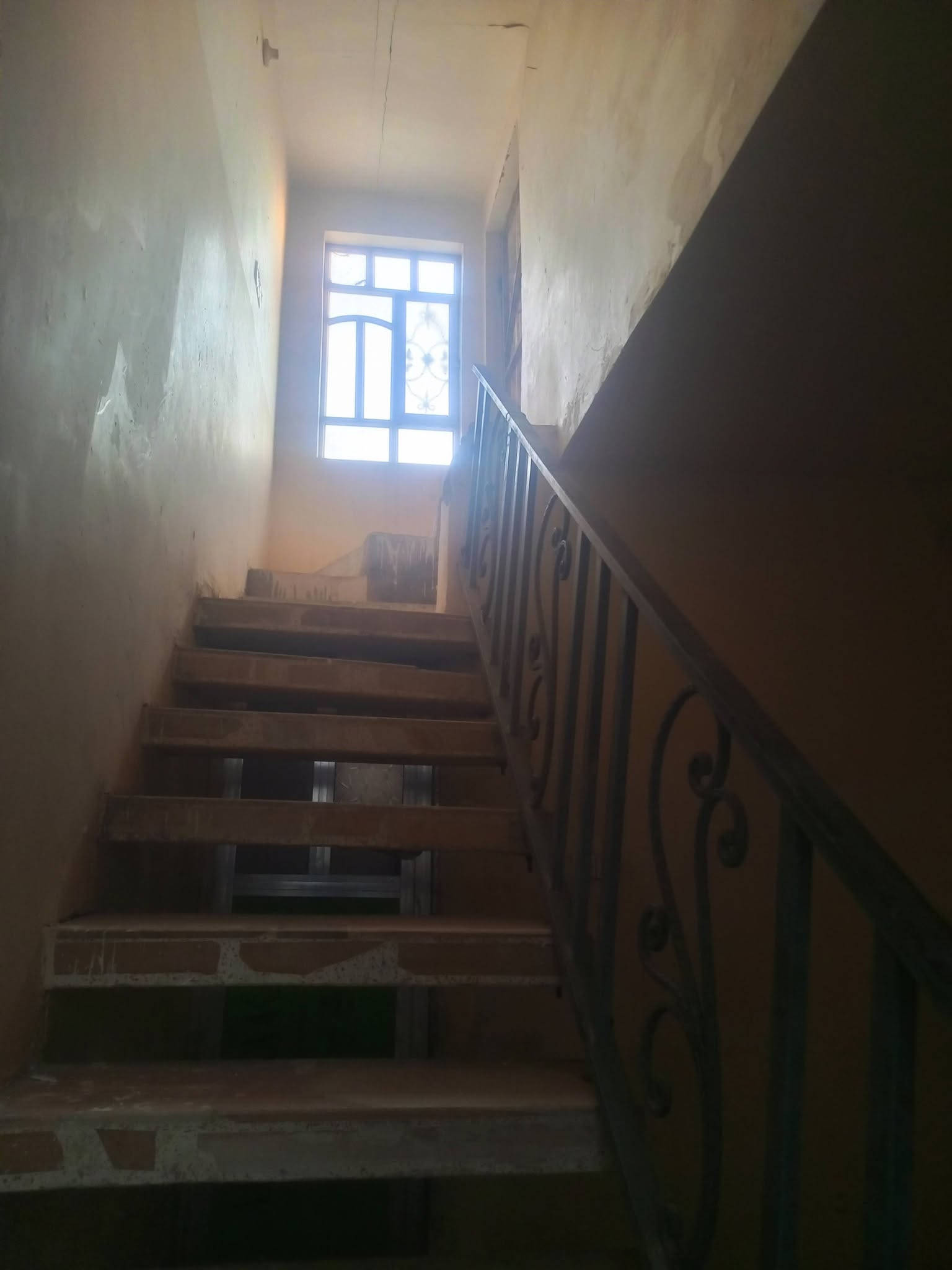 🏠 بيت للايجار /100م

#الاسكان /الجتة

✨ بناء وسط
• غرفة 1
• صالة
• مطبخ
• حمام
• استقبال 
.طارمه
صحيات داخلية وخارجية 

#للاستفسار_اكثر***********
