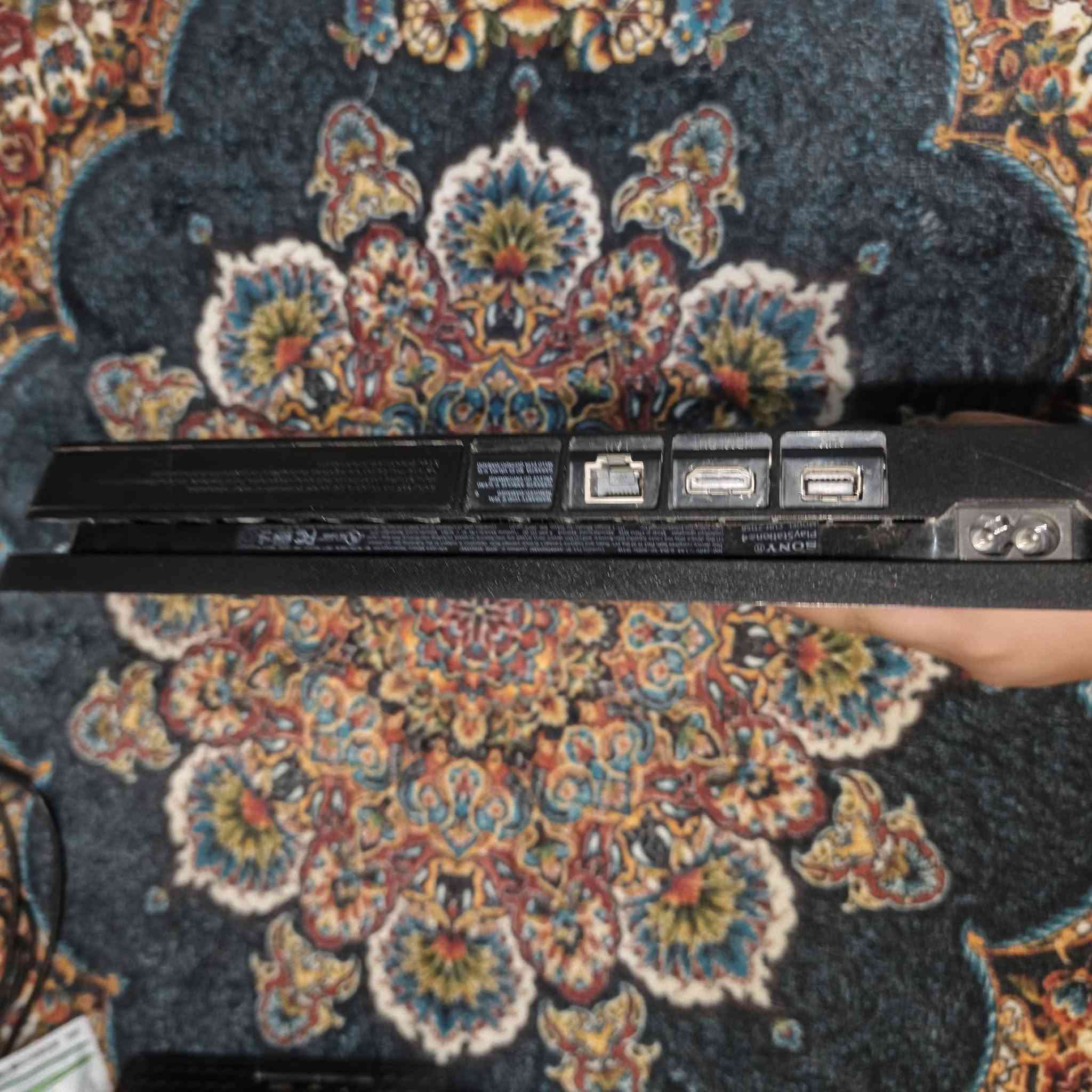 السلام عليكم
جهاز PS4 سلم واحد تيرا للبيع
لوك ستيكر وجهاز نظيف ويا ملحقاته الاصليه مع يدات 2 تجاريه وقرص جي تي اي 5
وقرص رينبو 6سيج
وستاند اقراص ومبرد بلي وشحن يدات 
السعر 330الف
للتواصل***********
العنوان بغداد الحريه
