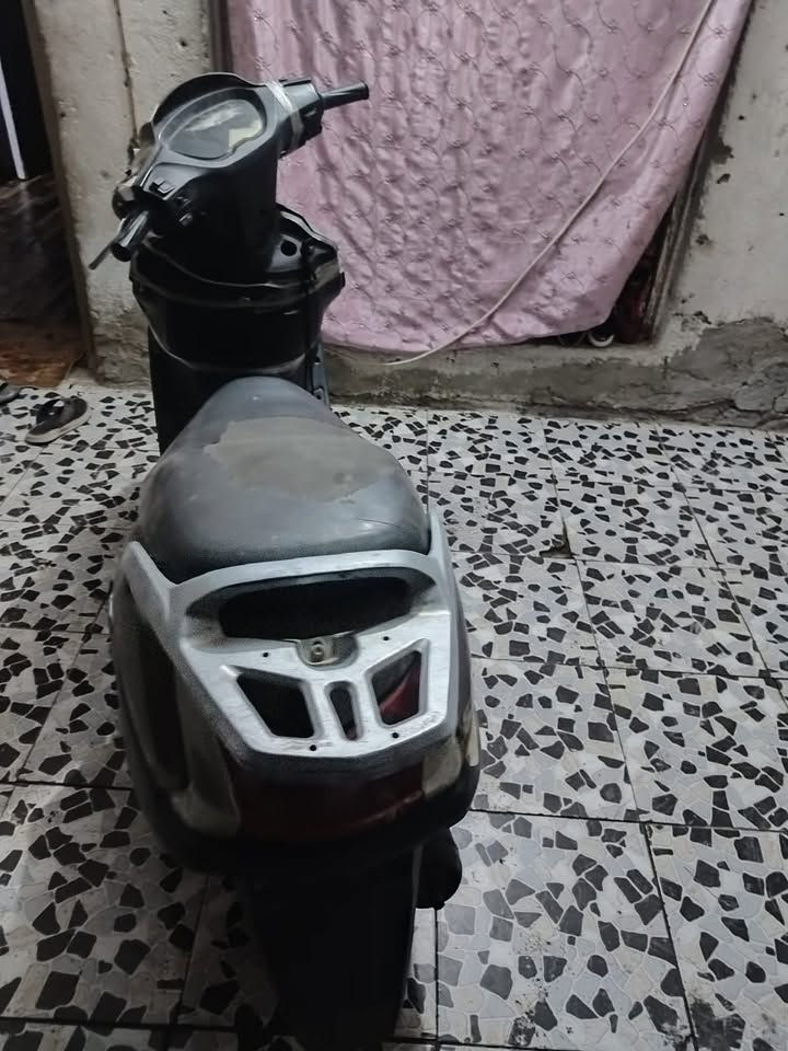 السلام عليكم دراجه سكنس دراجه كلها شغاله كهربائيات نضافه شوف عينك رايدها ب ٢٠٠ وبيها مجال مكان سماوه رقم ***********
