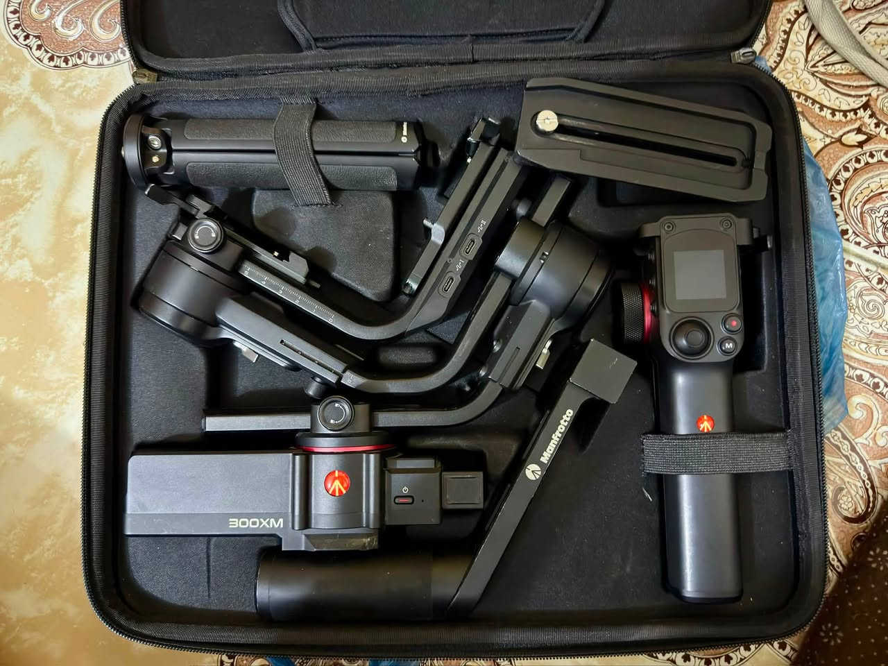 للبيع جيمبل Manfrotto MVG300XM الأصلي
الجهاز استخدام قليل وحالته كلش نظيفة، يجي ويا الحقيبة الأصلية وملحقاته مثل ما مبين بالصور.
يتحمل كاميرات لحد وزن 3.4 كغم ومناسب للتصوير الاحترافي والفيديو.
الجهاز شغال تمام وما بي أي مشكلة.
السعر تفضل خاص او الاتصال على
***********
المكان بغداد
